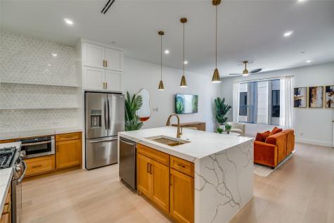 708 W Tenth Street Dallas TX 75208