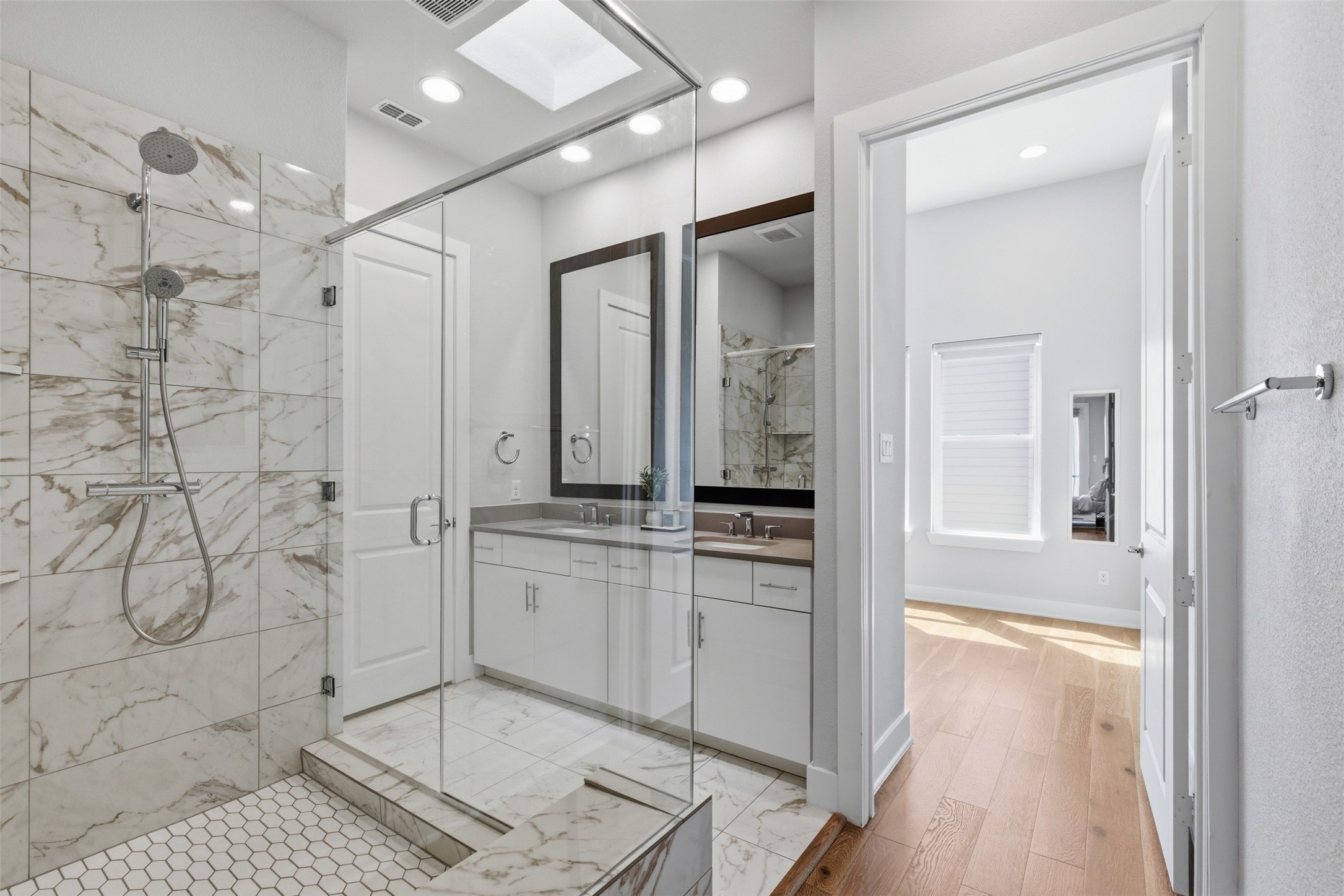 381 E Greenbriar Lane Dallas TX 75203