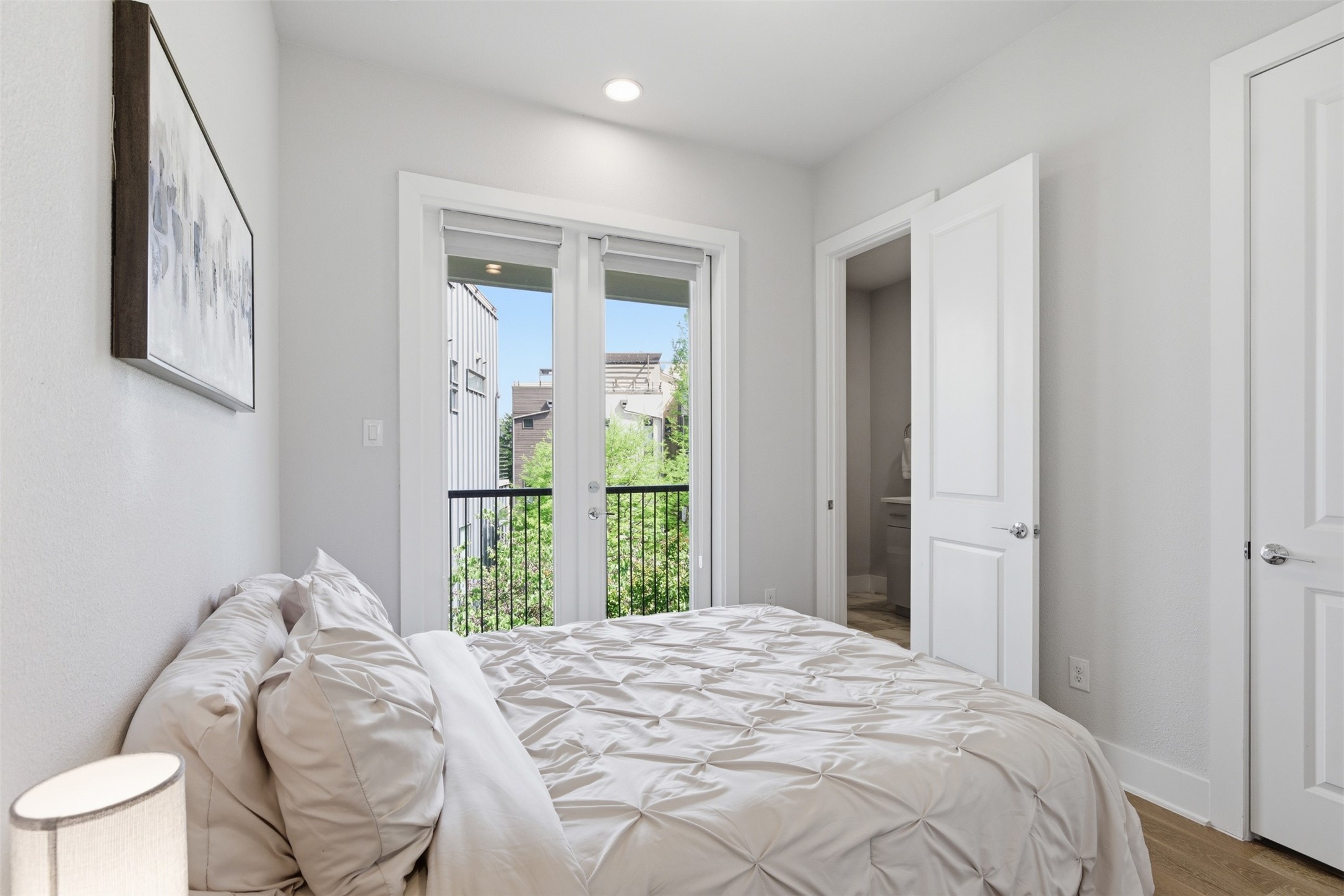 381 E Greenbriar Lane Dallas TX 75203