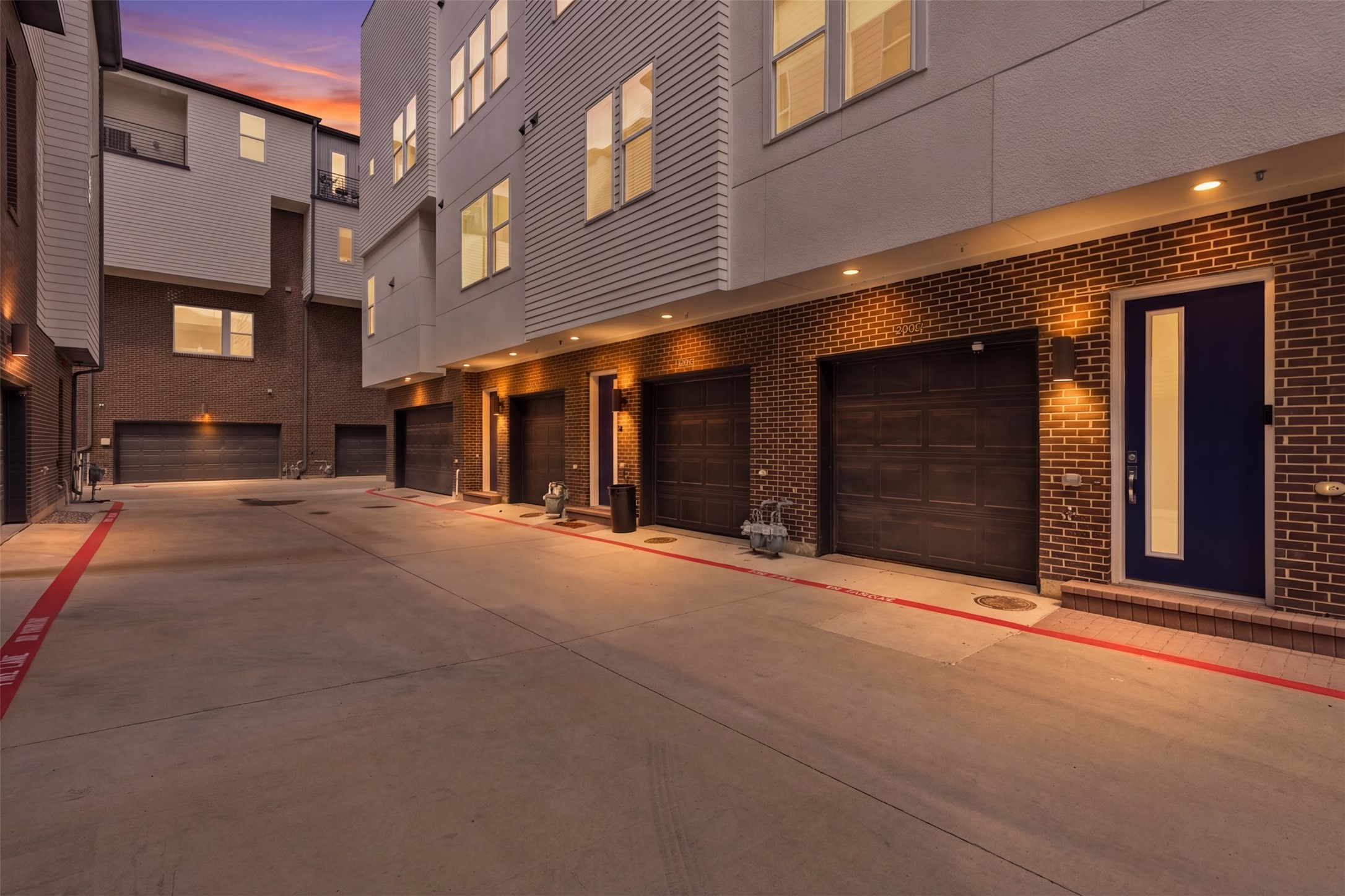 381 E Greenbriar Lane Dallas TX 75203