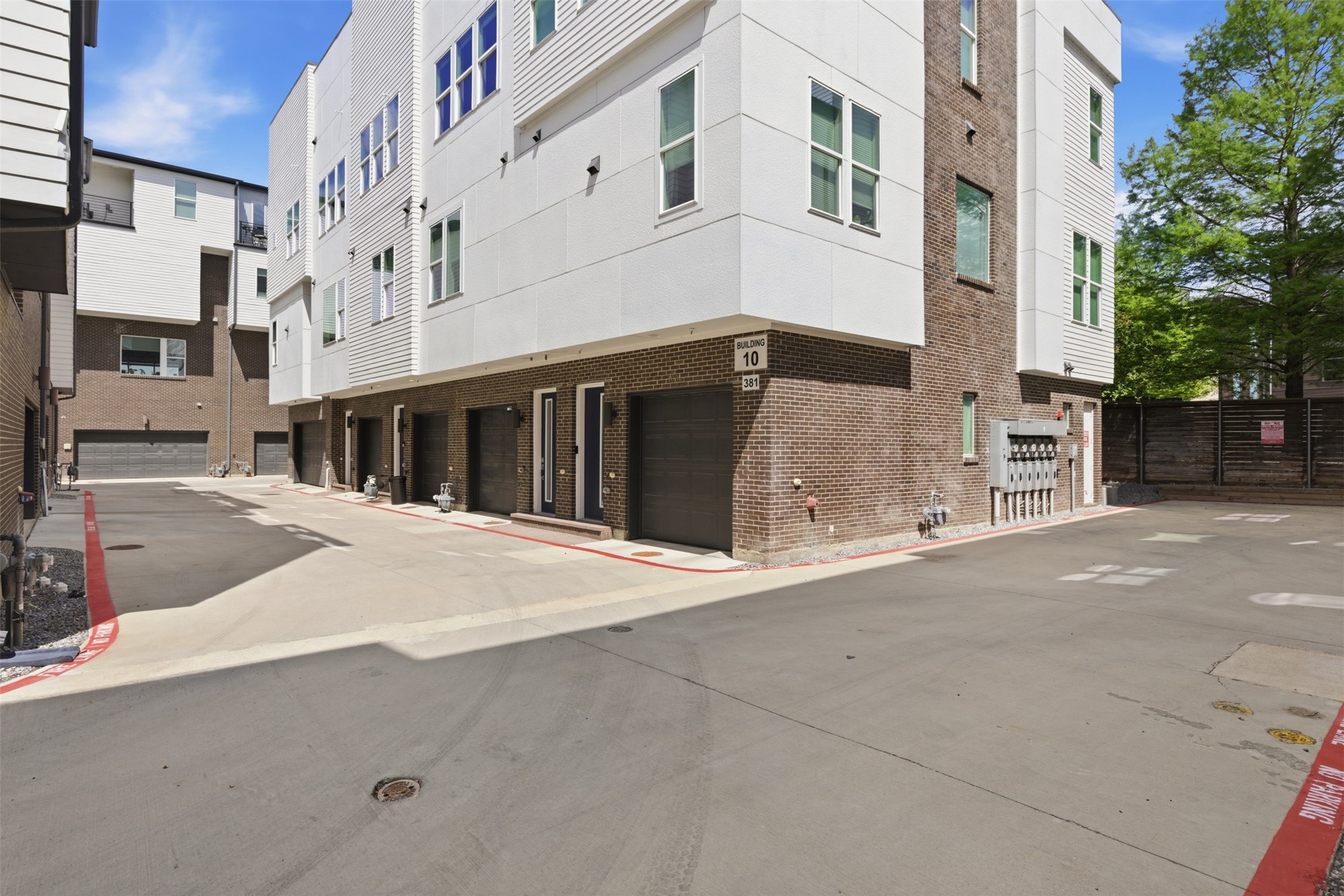 381 E Greenbriar Lane Dallas TX 75203