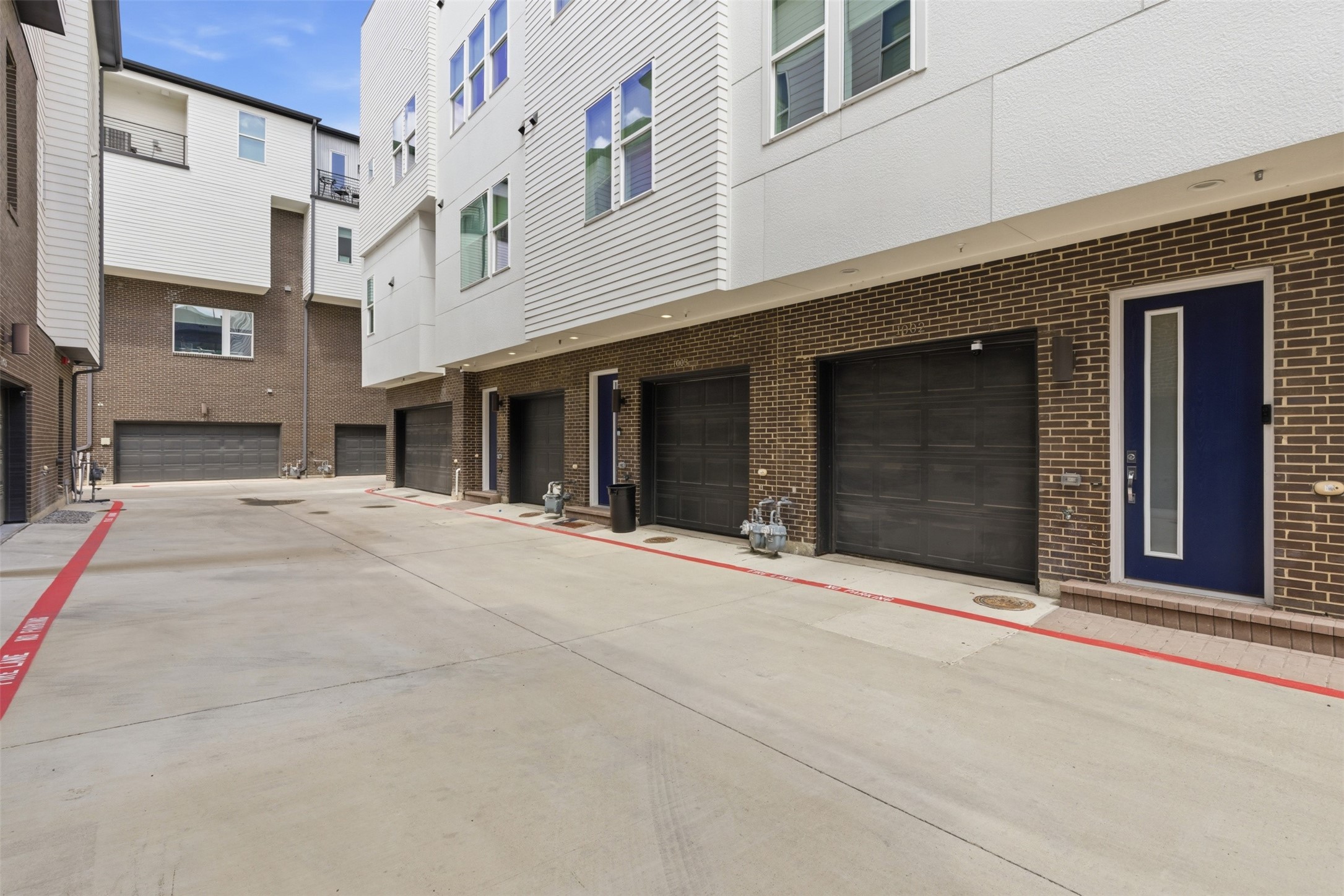 381 E Greenbriar Lane Dallas TX 75203