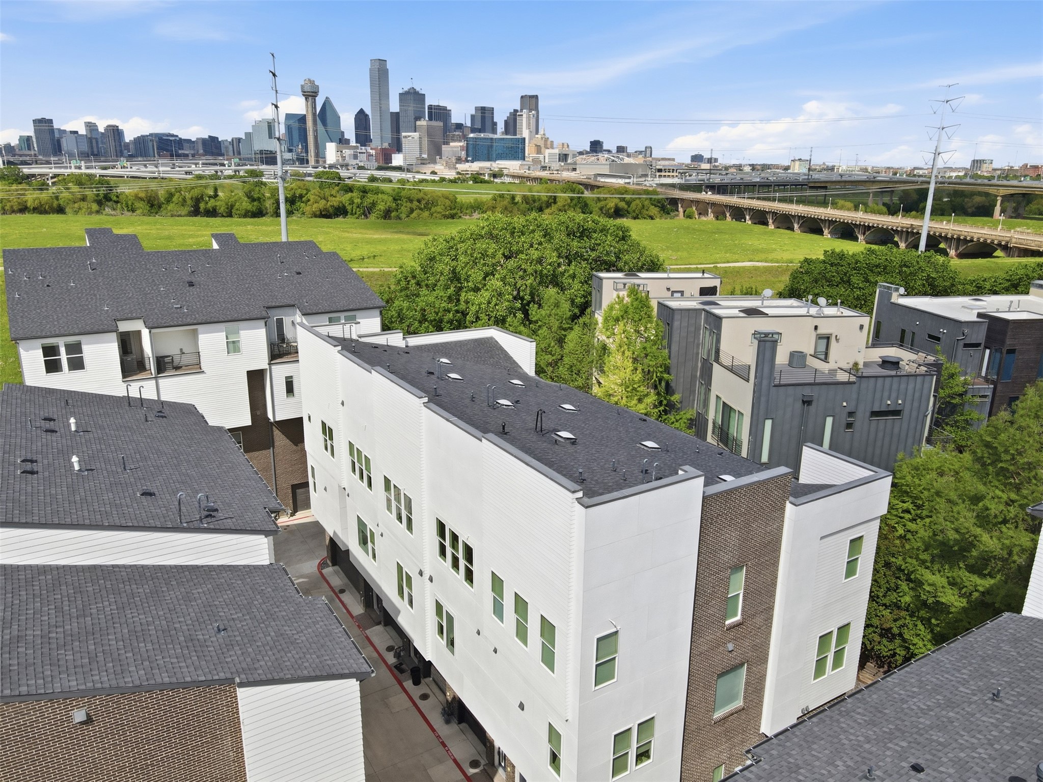 381 E Greenbriar Lane Dallas TX 75203