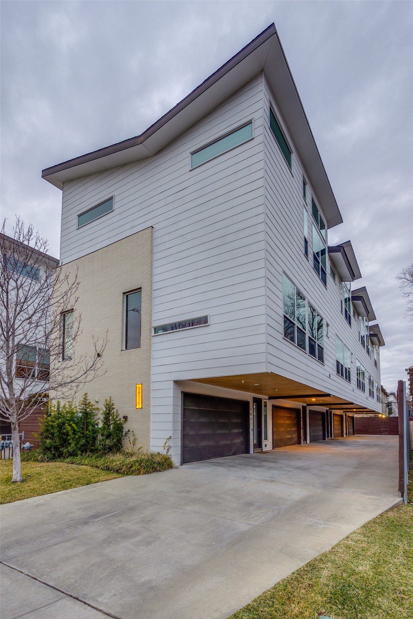 5915 Lindell Avenue Dallas TX 75206