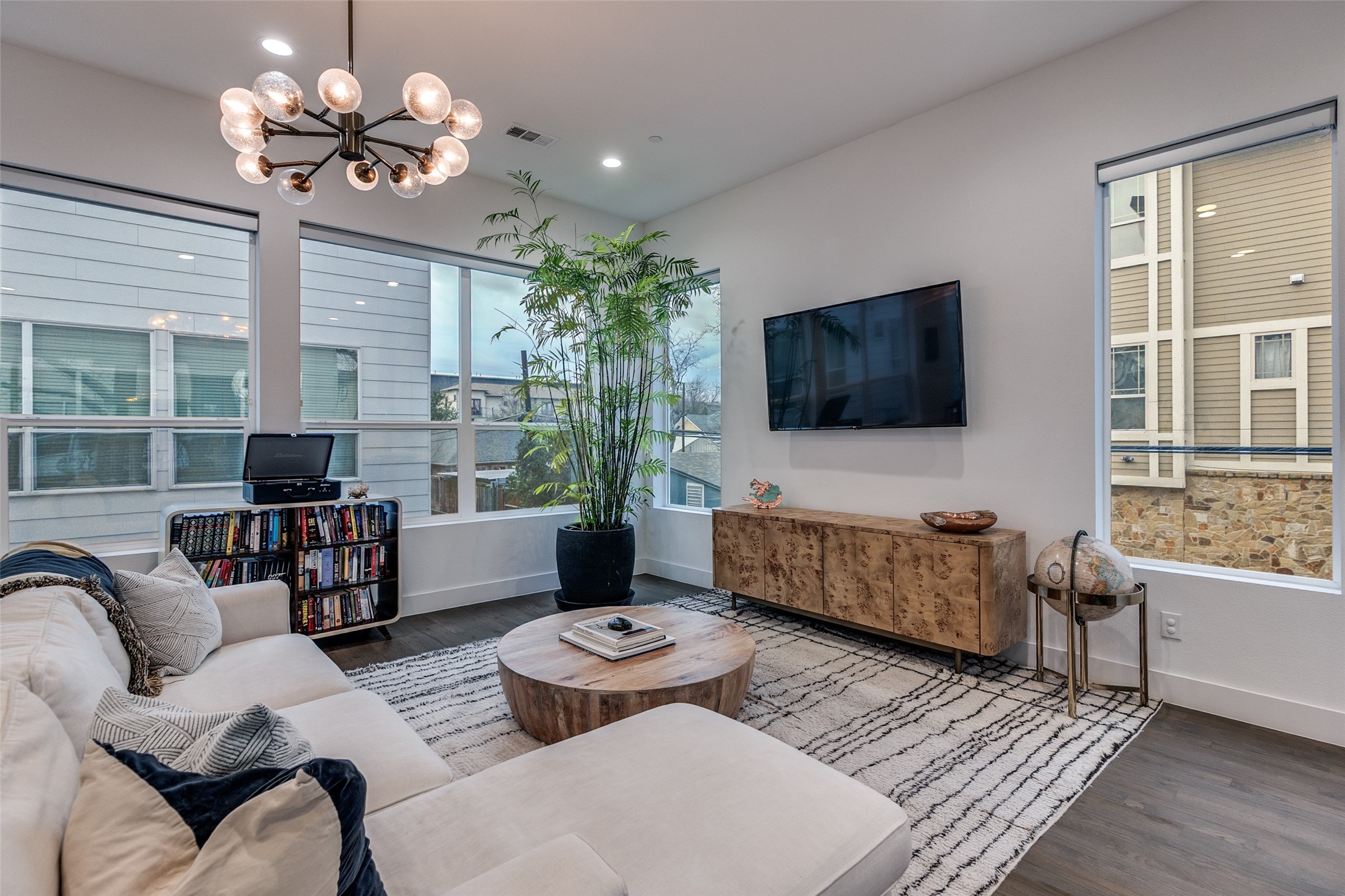 5915 Lindell Avenue Dallas TX 75206