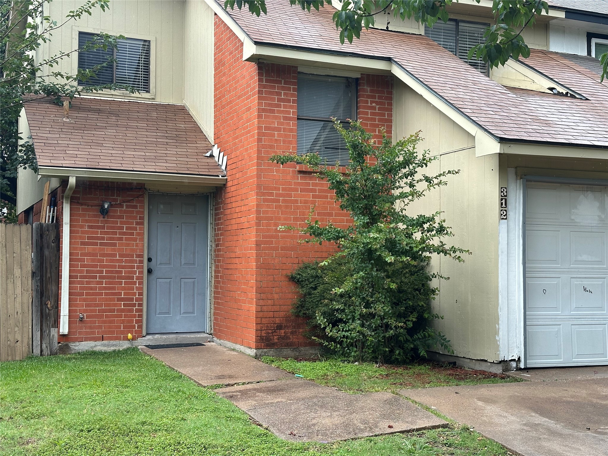 312 Victoria Grand Prairie TX 75052