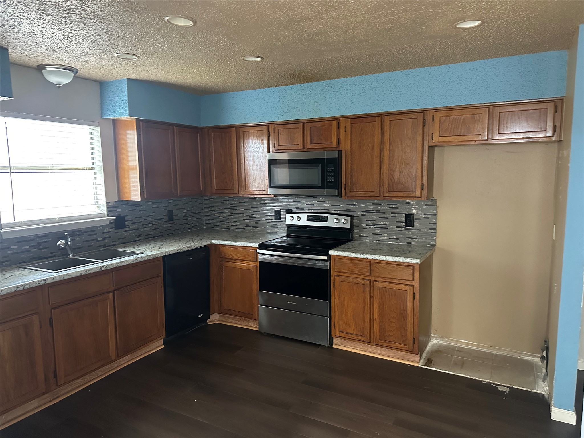 312 Victoria Grand Prairie TX 75052