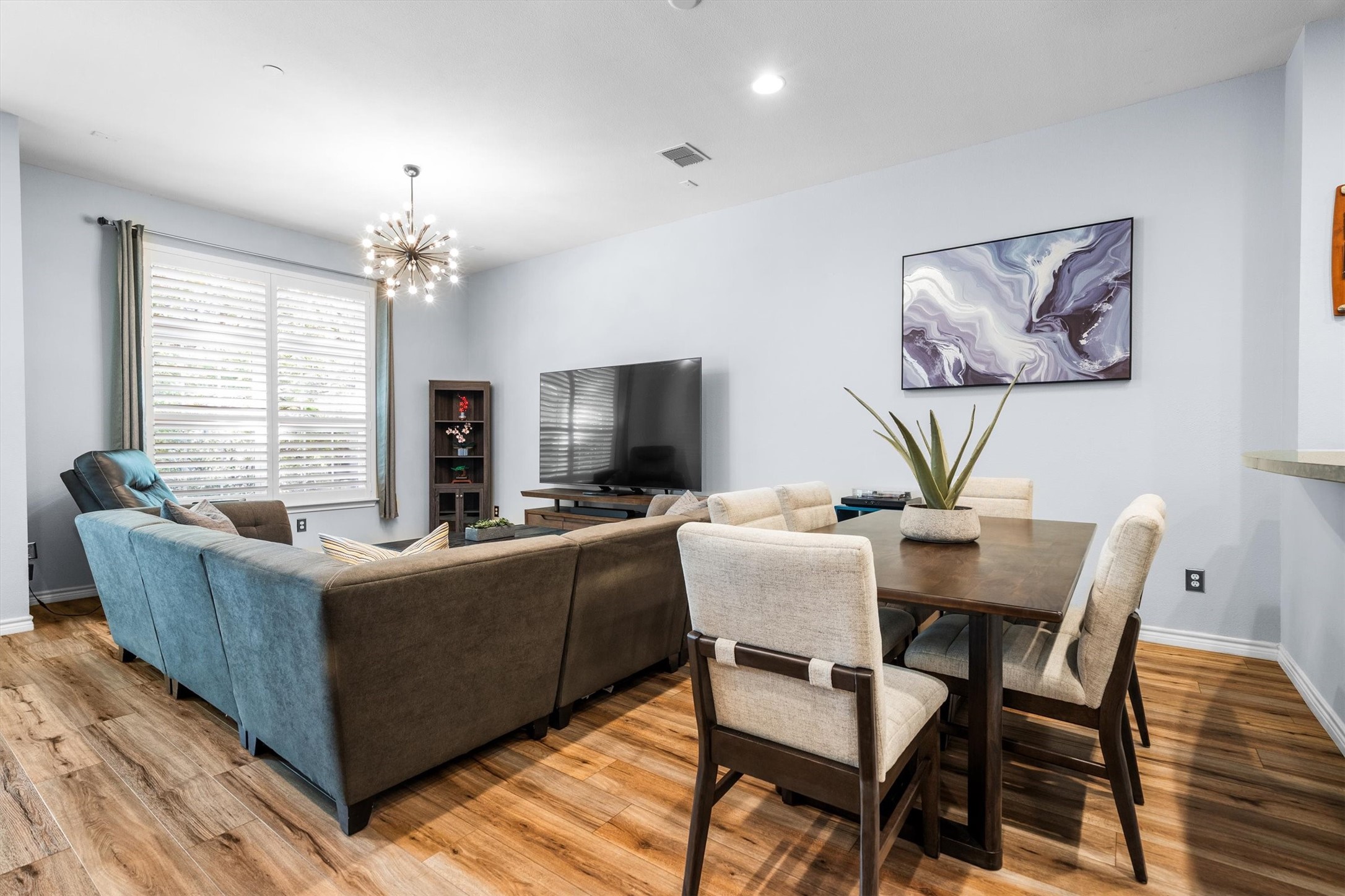 5019 Morris Avenue Addison TX 75001