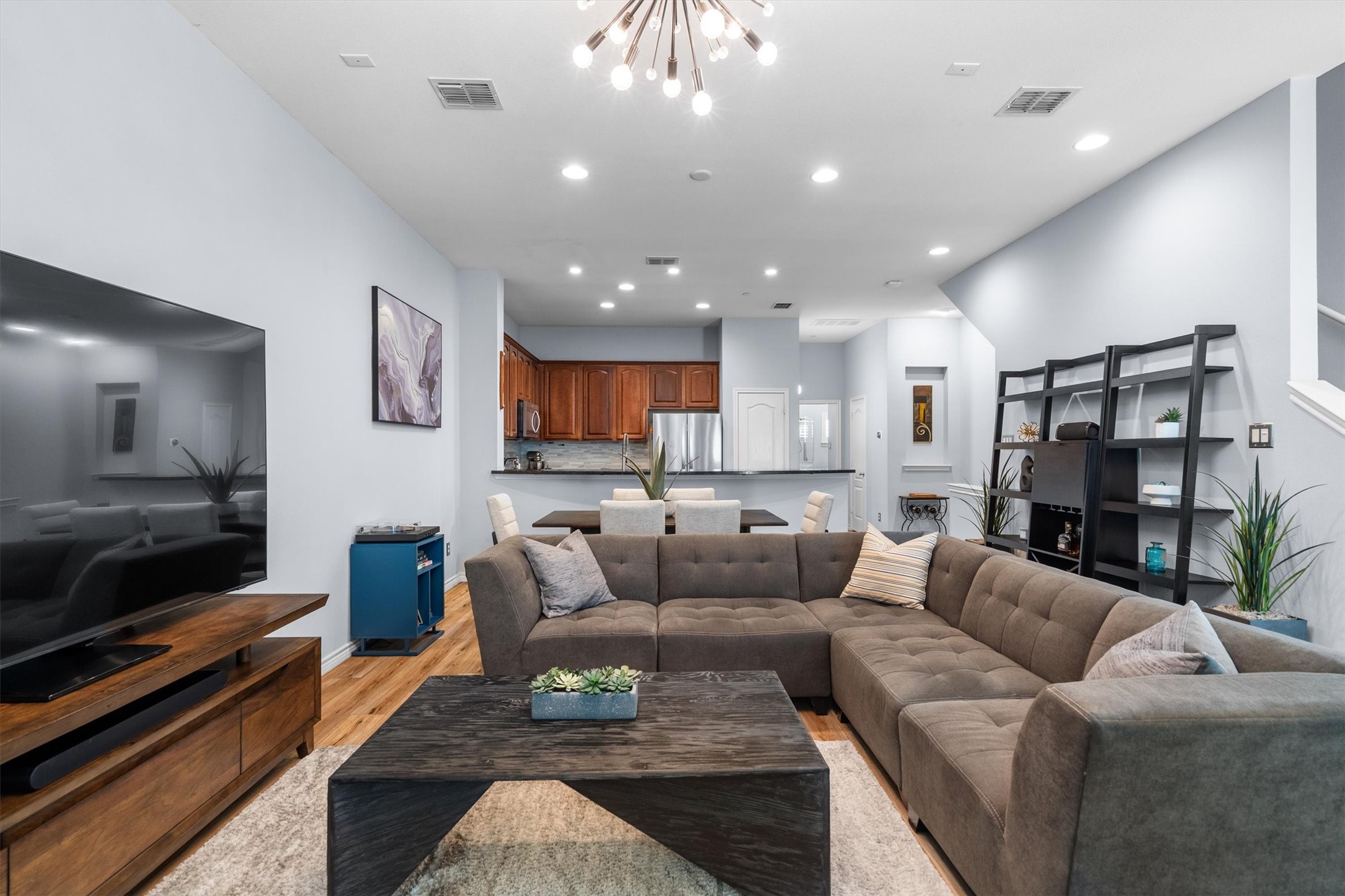 5019 Morris Avenue Addison TX 75001