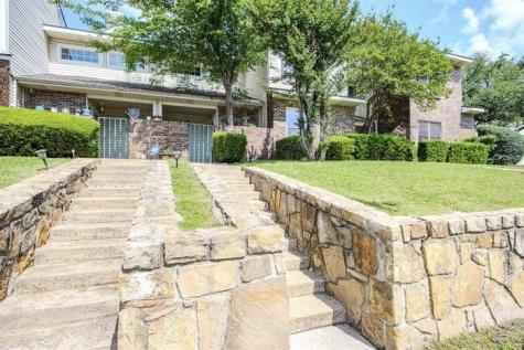 831 Creekside Drive Lewisville TX 75067