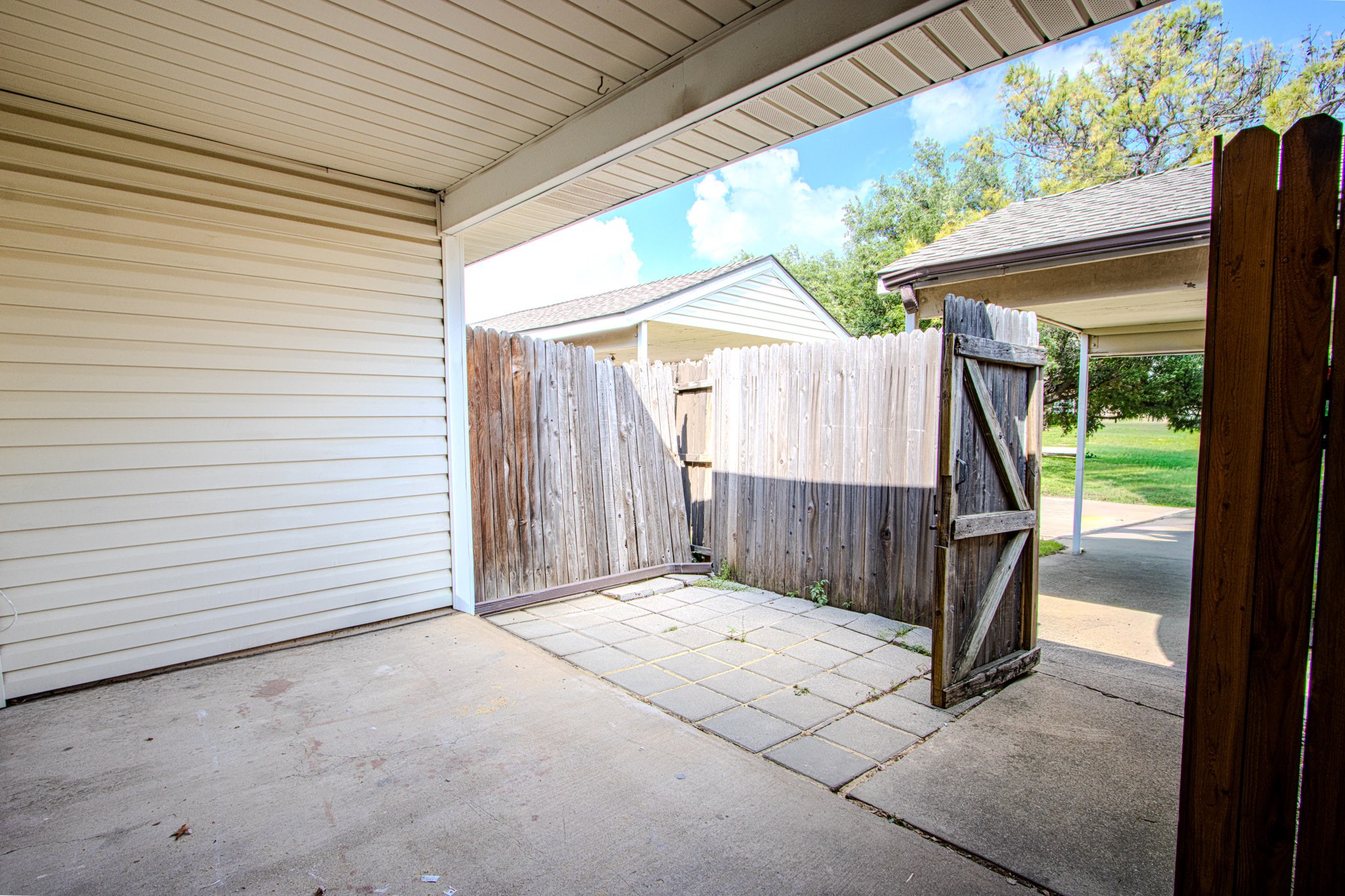 831 Creekside Drive Lewisville TX 75067