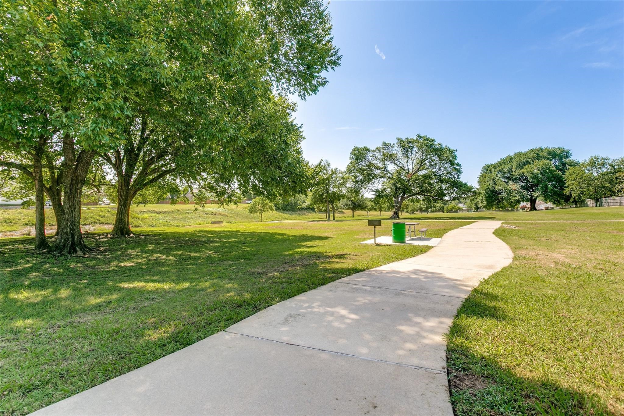 831 Creekside Drive Lewisville TX 75067