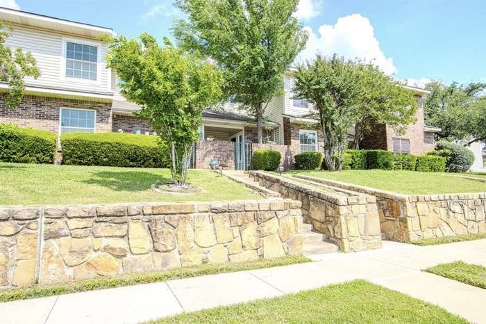 831 Creekside Drive Lewisville TX 75067