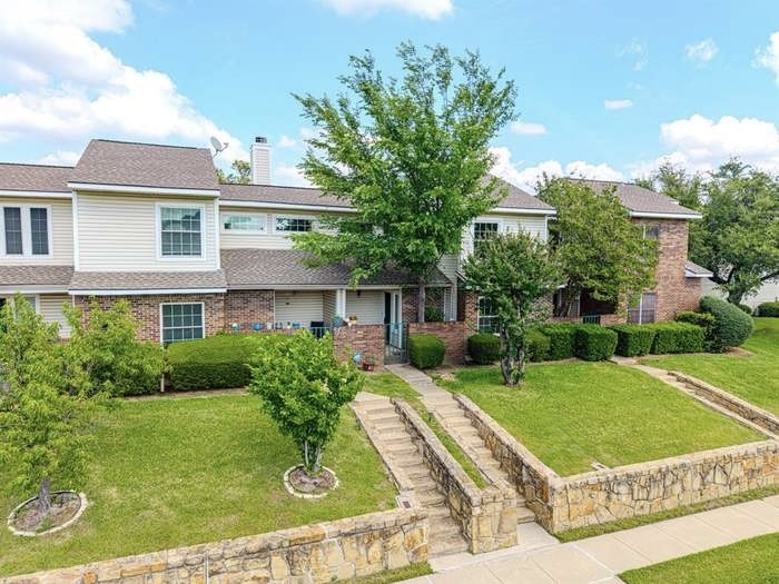 831 Creekside Drive Lewisville TX 75067