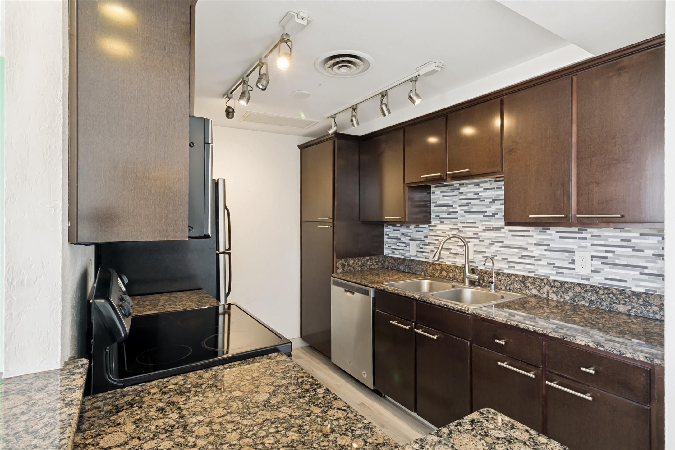 6211 W Northwest Highway Dallas TX 75225