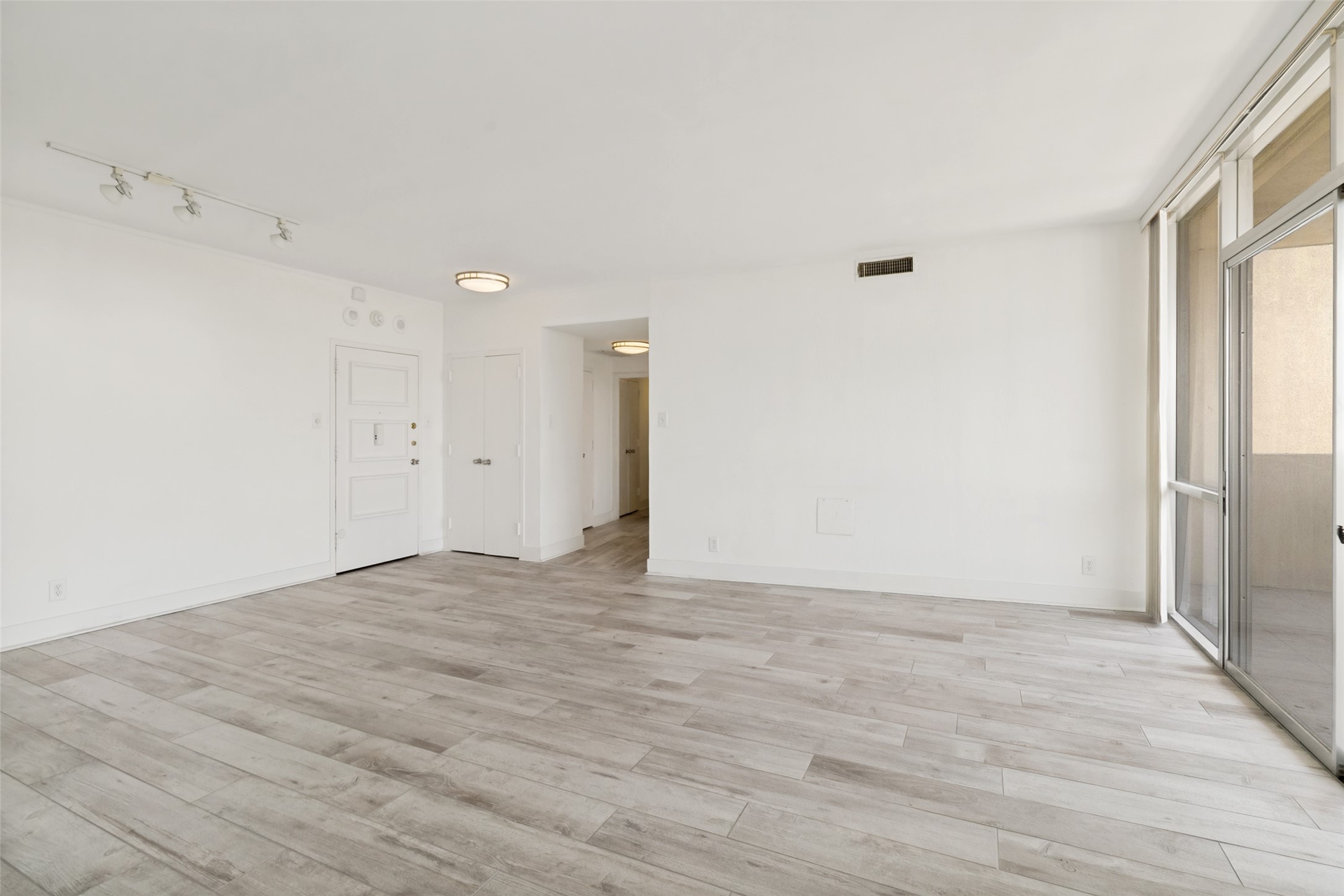 6211 W Northwest Highway Dallas TX 75225