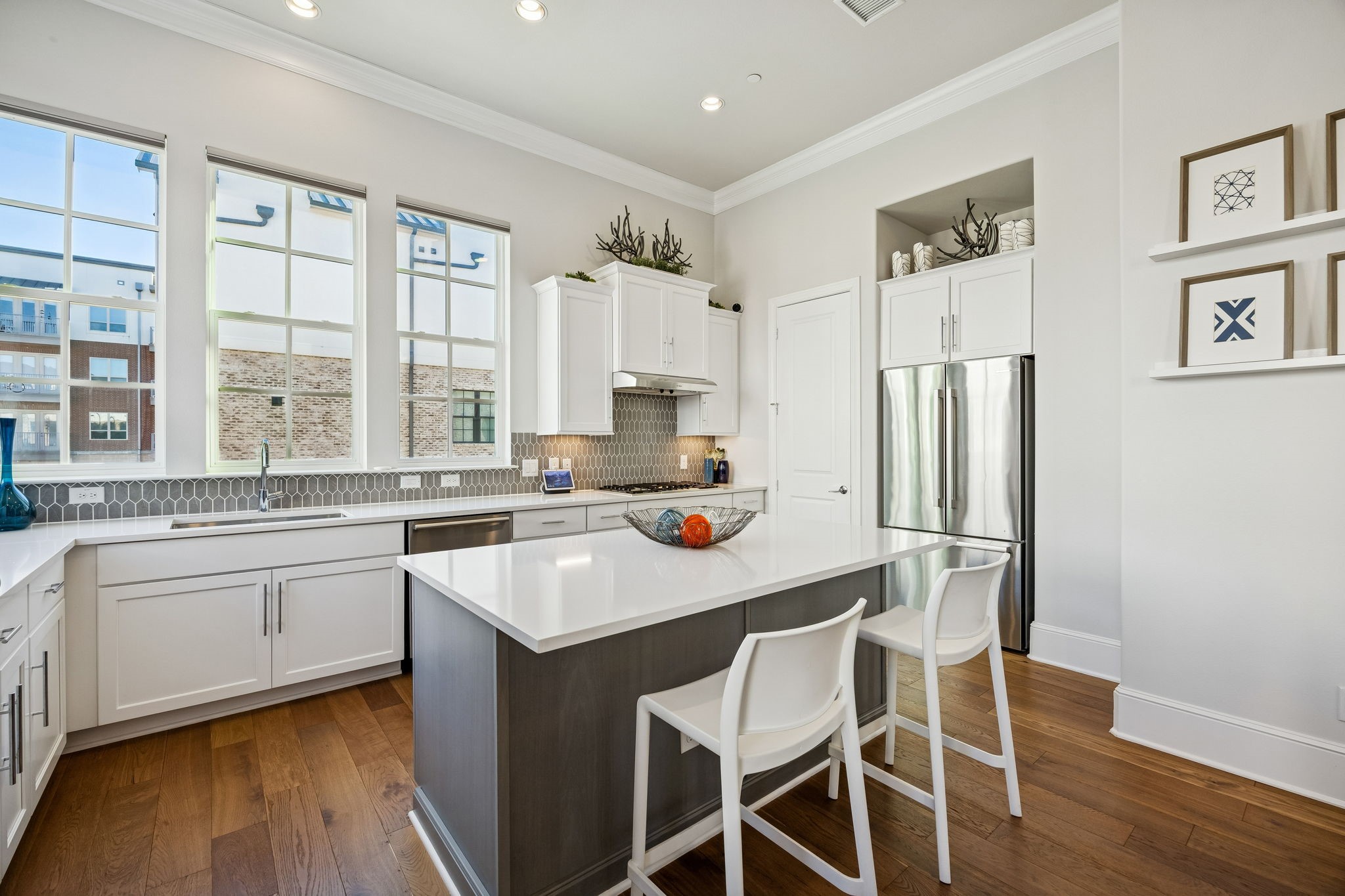 653 Dalton Lane Irving TX 75039