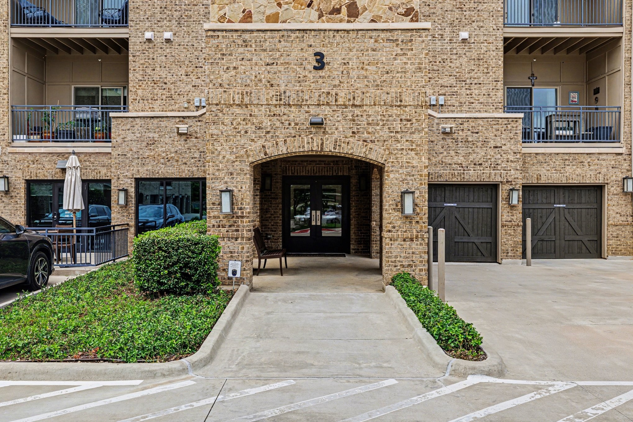 1735 Wittington Place Farmers Branch TX 75234