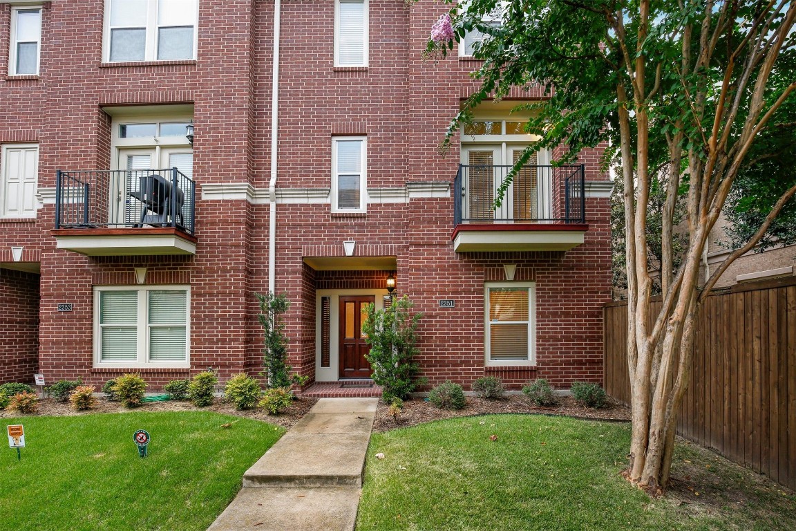 2351 Allen Street Dallas TX 75204