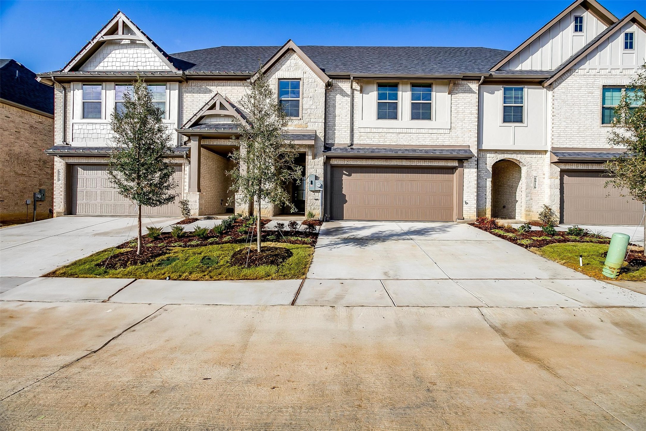6818 Neals Way Arlington TX 76001