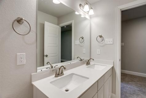6818 Neals Way Arlington TX 76001