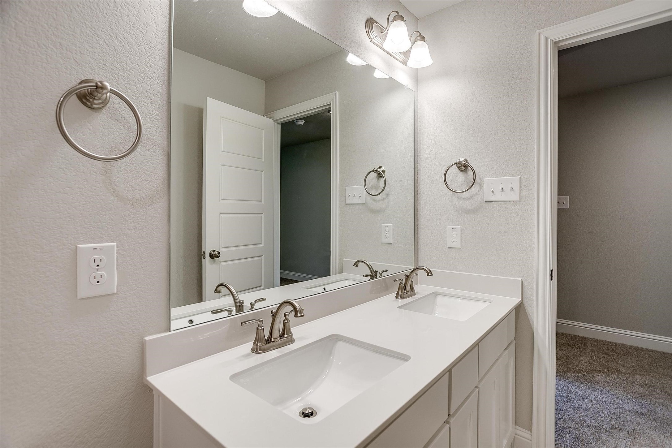 6818 Neals Way Arlington TX 76001