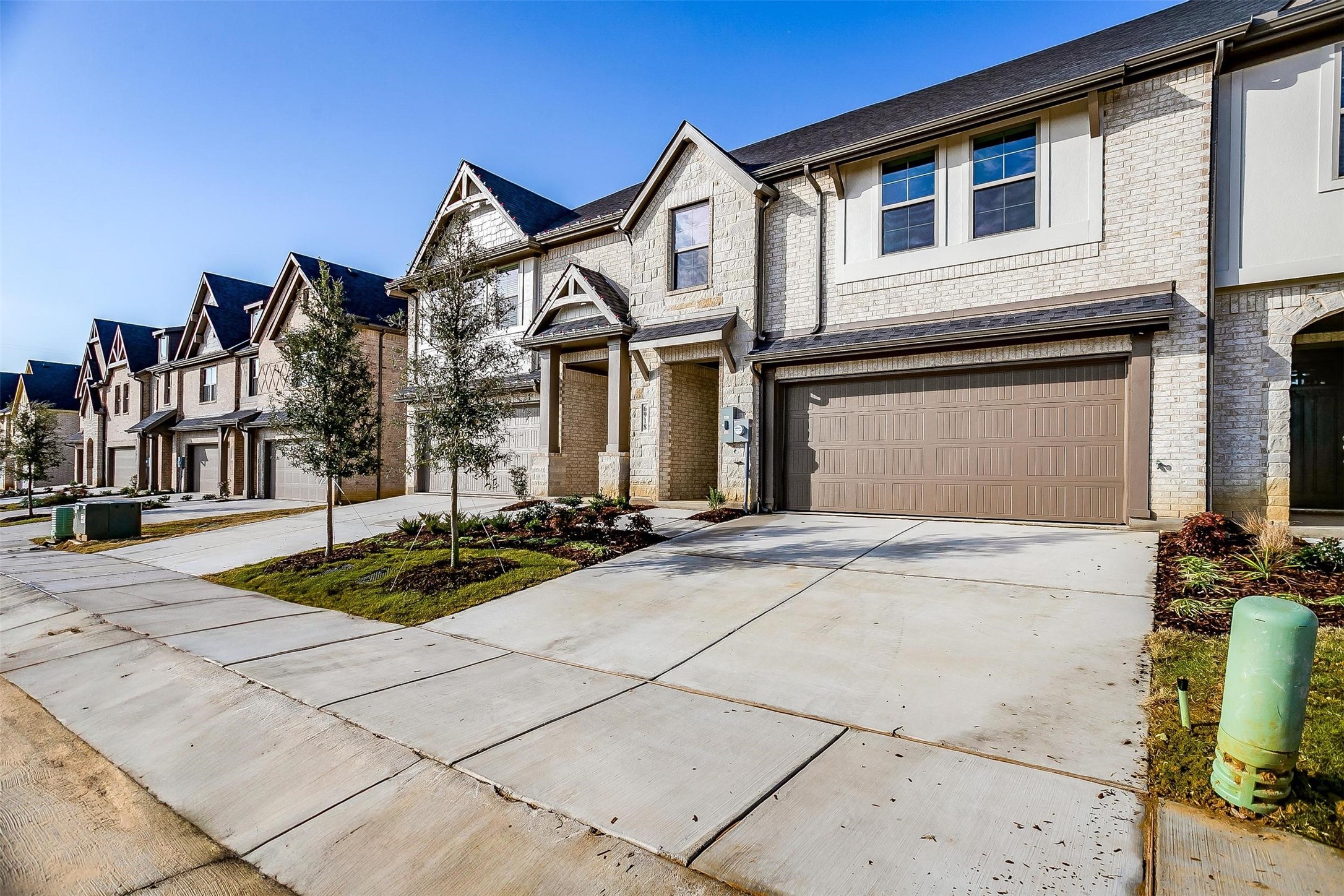 6818 Neals Way Arlington TX 76001