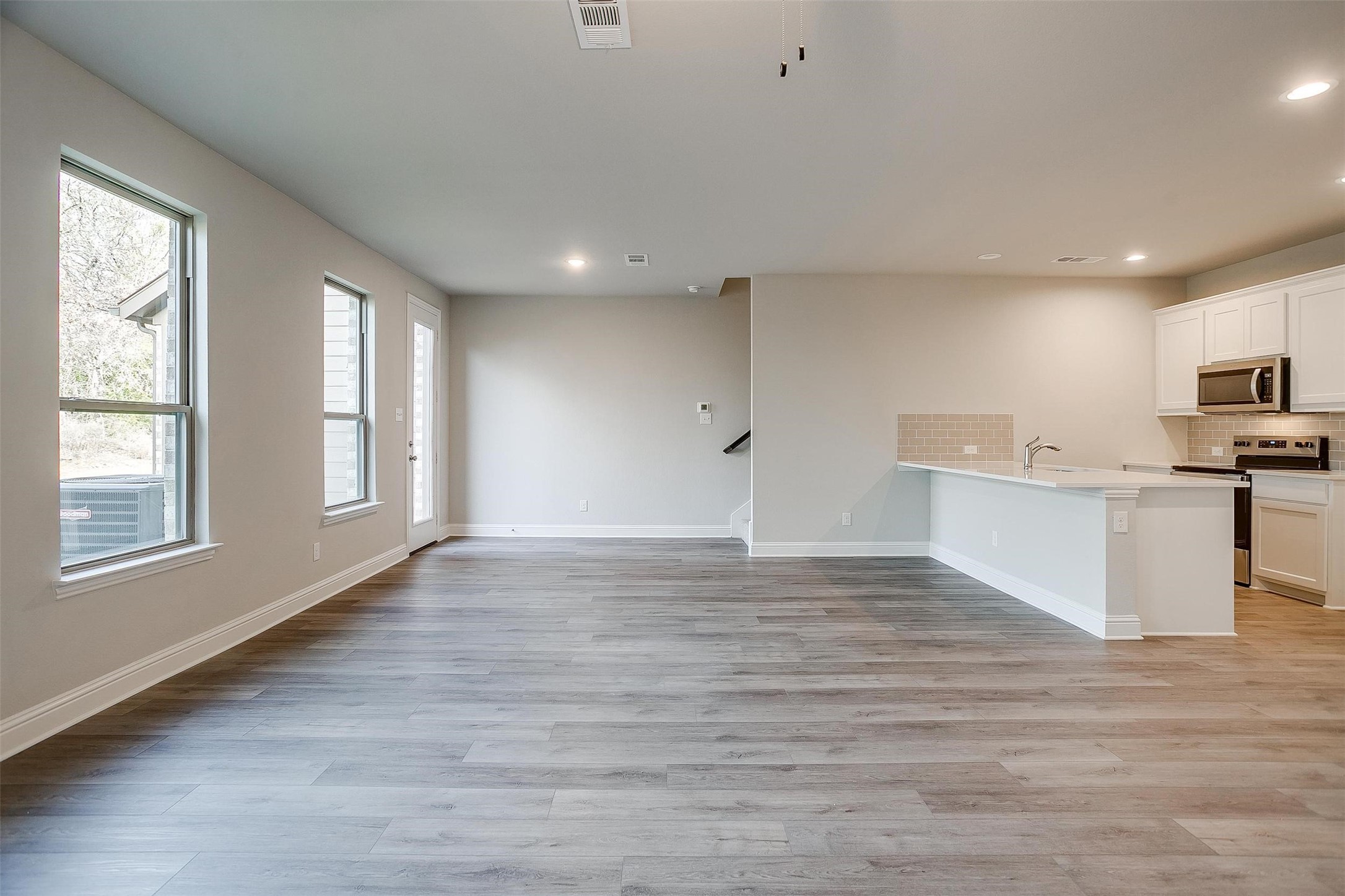 6818 Neals Way Arlington TX 76001