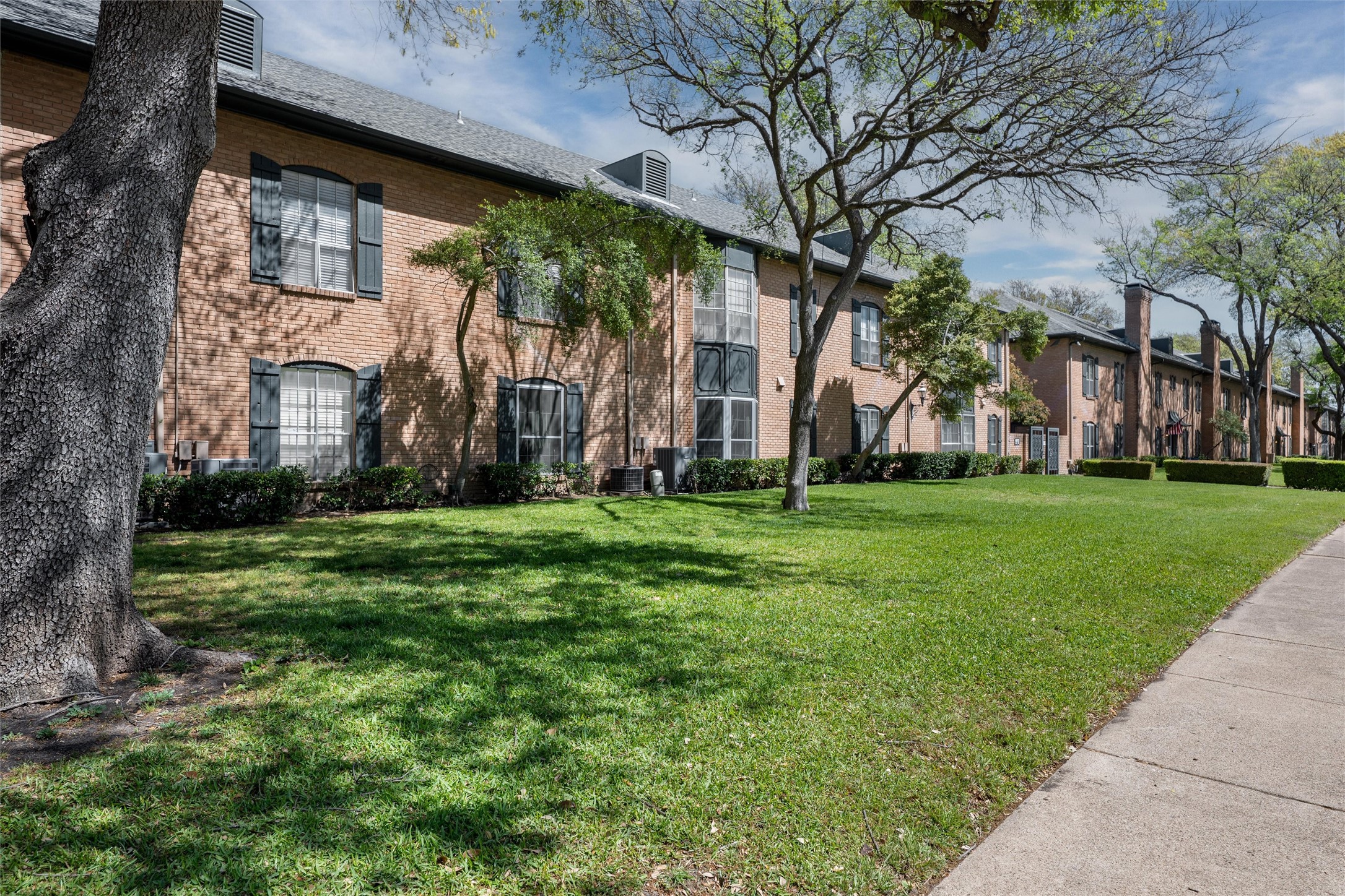 6015 E University Boulevard Dallas TX 75206