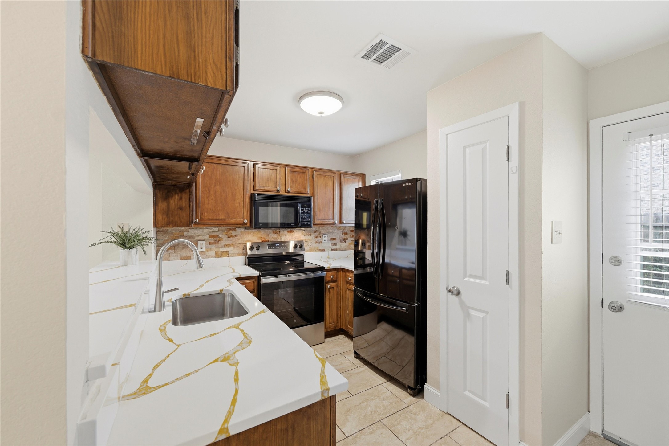 112 Churchill Lane Euless TX 76039