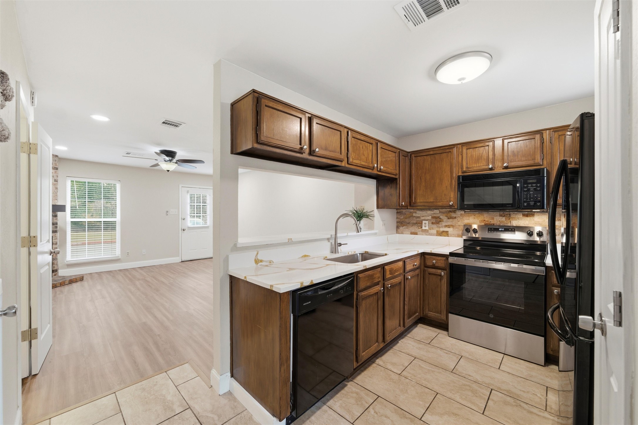 112 Churchill Lane Euless TX 76039