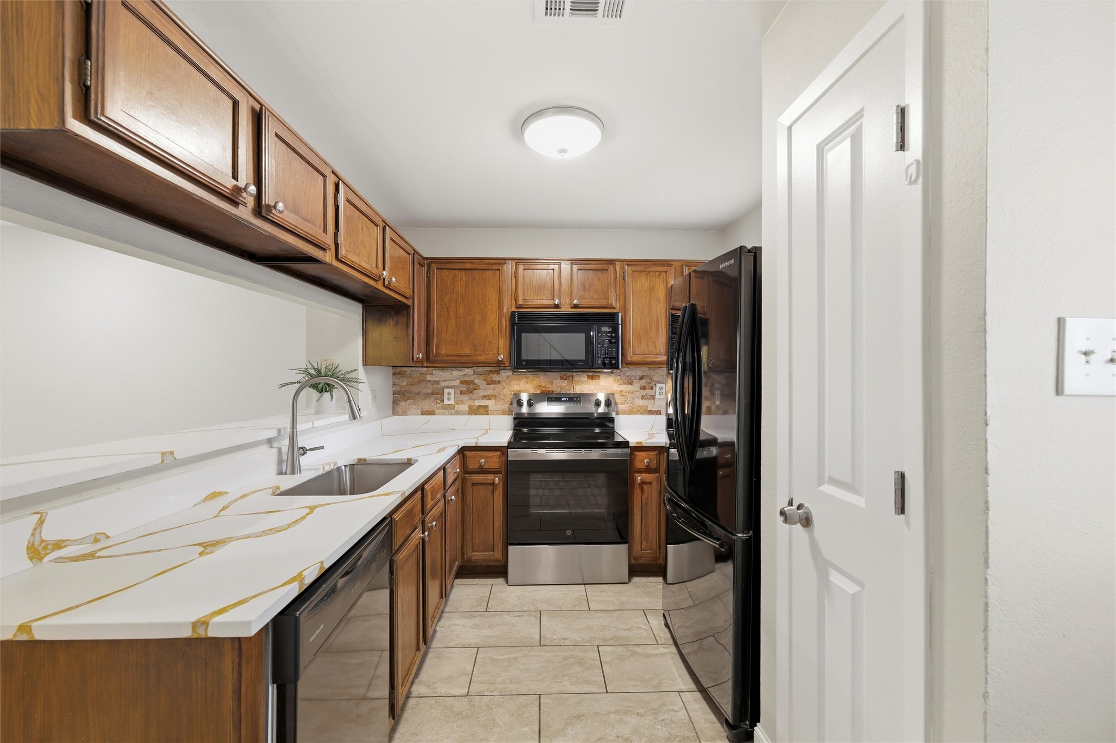 112 Churchill Lane Euless TX 76039