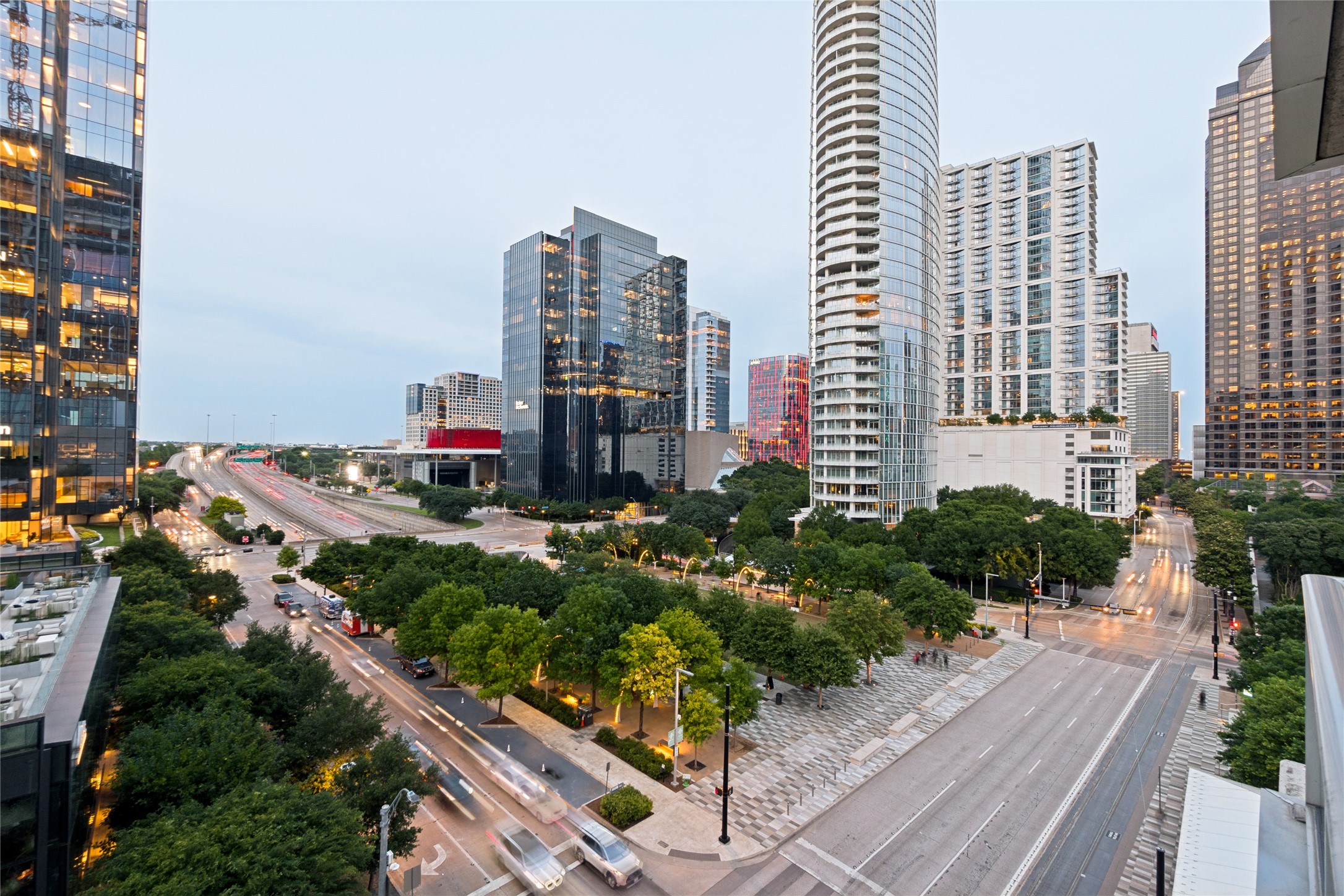 2025 Woodall Rodgers Freeway Dallas TX 75201