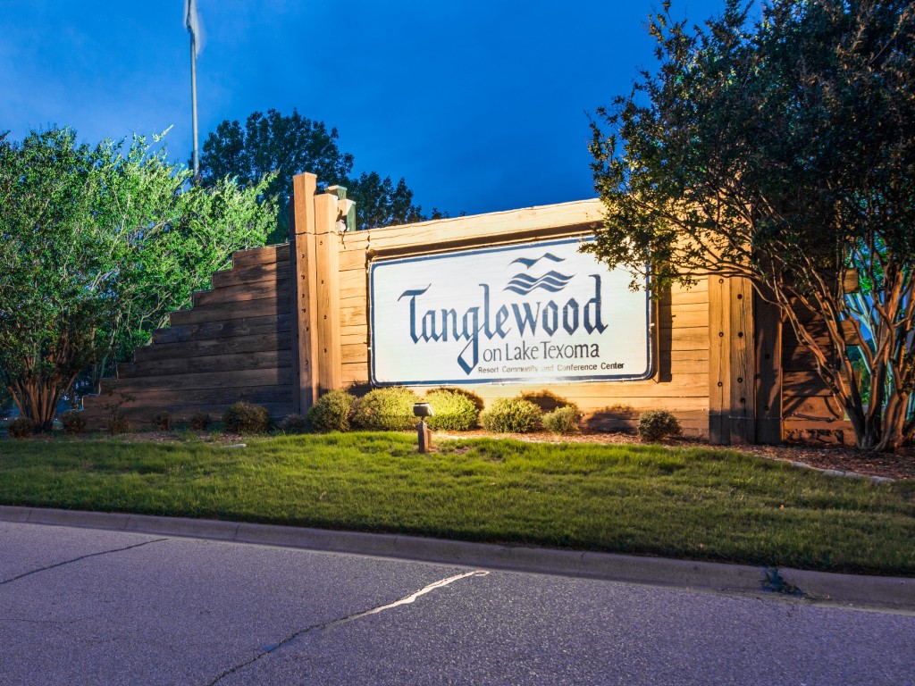 2164 Tanglewood Boulevard Pottsboro TX 75076