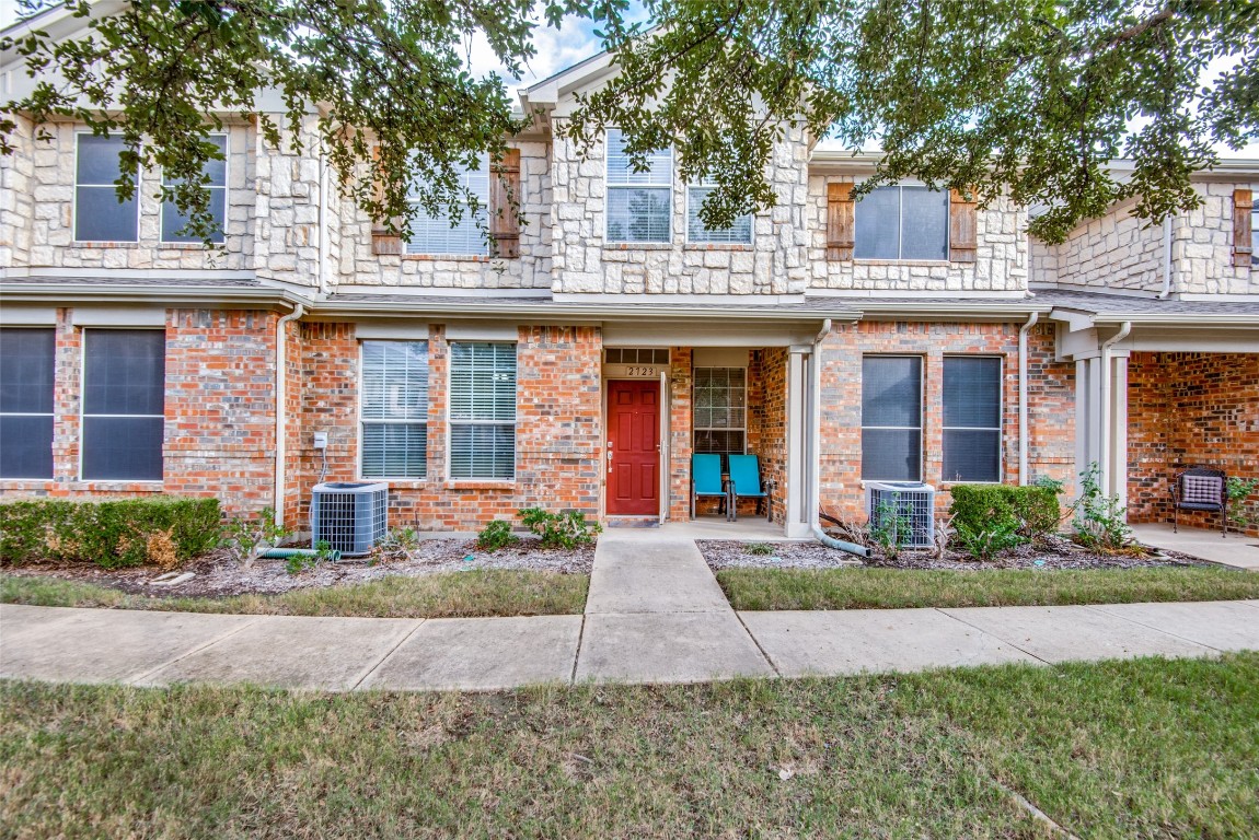 2723 Hyde Park Drive Grand Prairie TX 75050