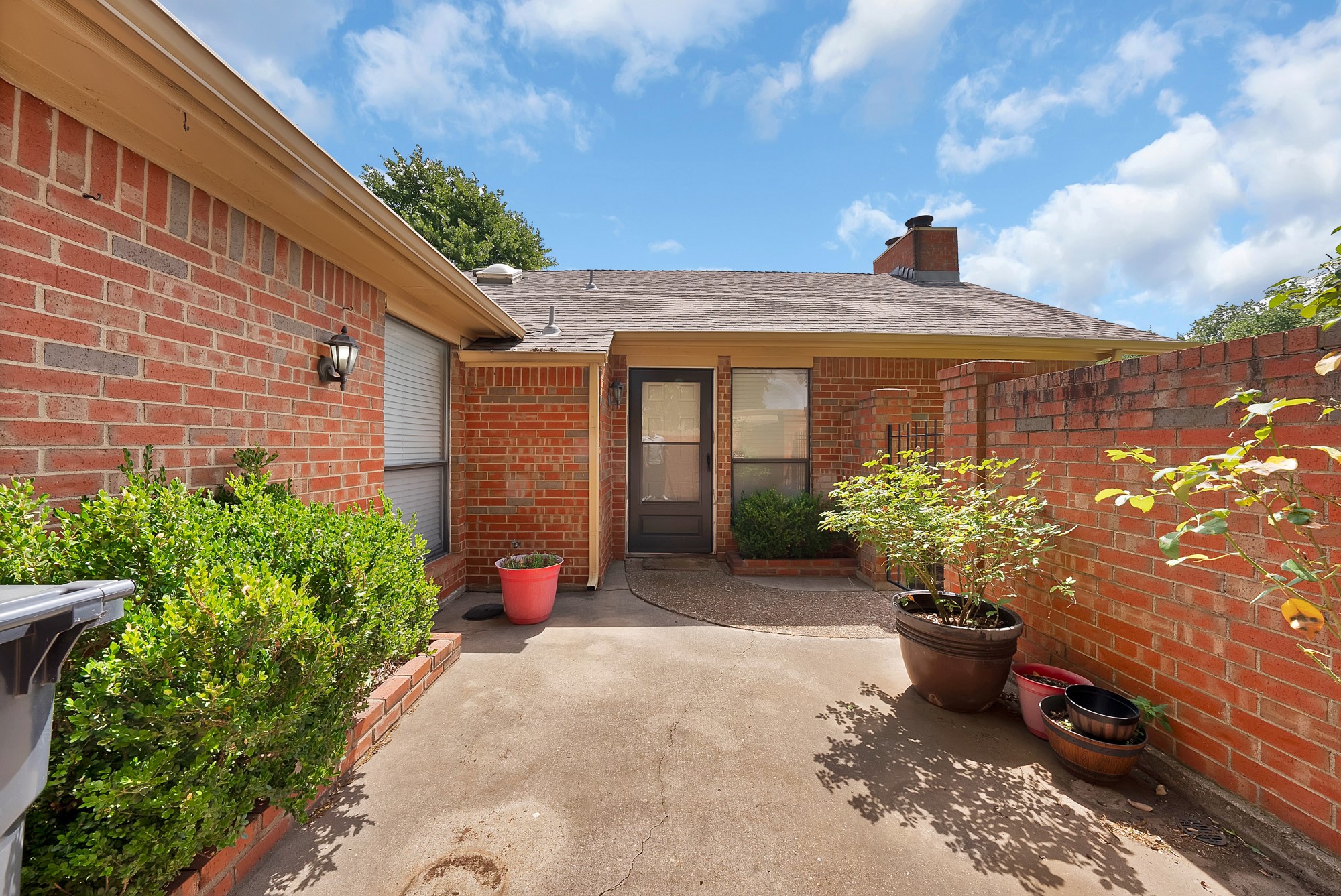 935 Cedarland Boulevard Arlington TX 76011