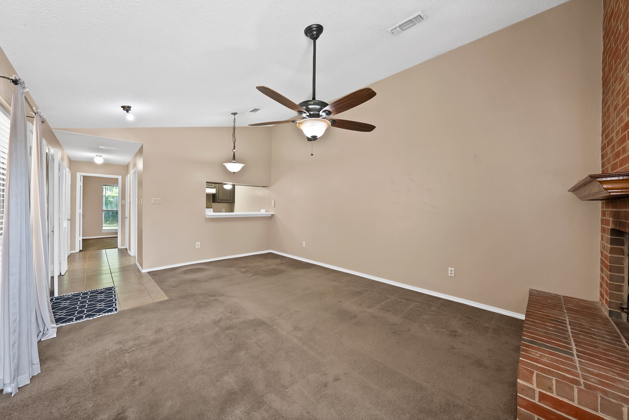 935 Cedarland Boulevard Arlington TX 76011