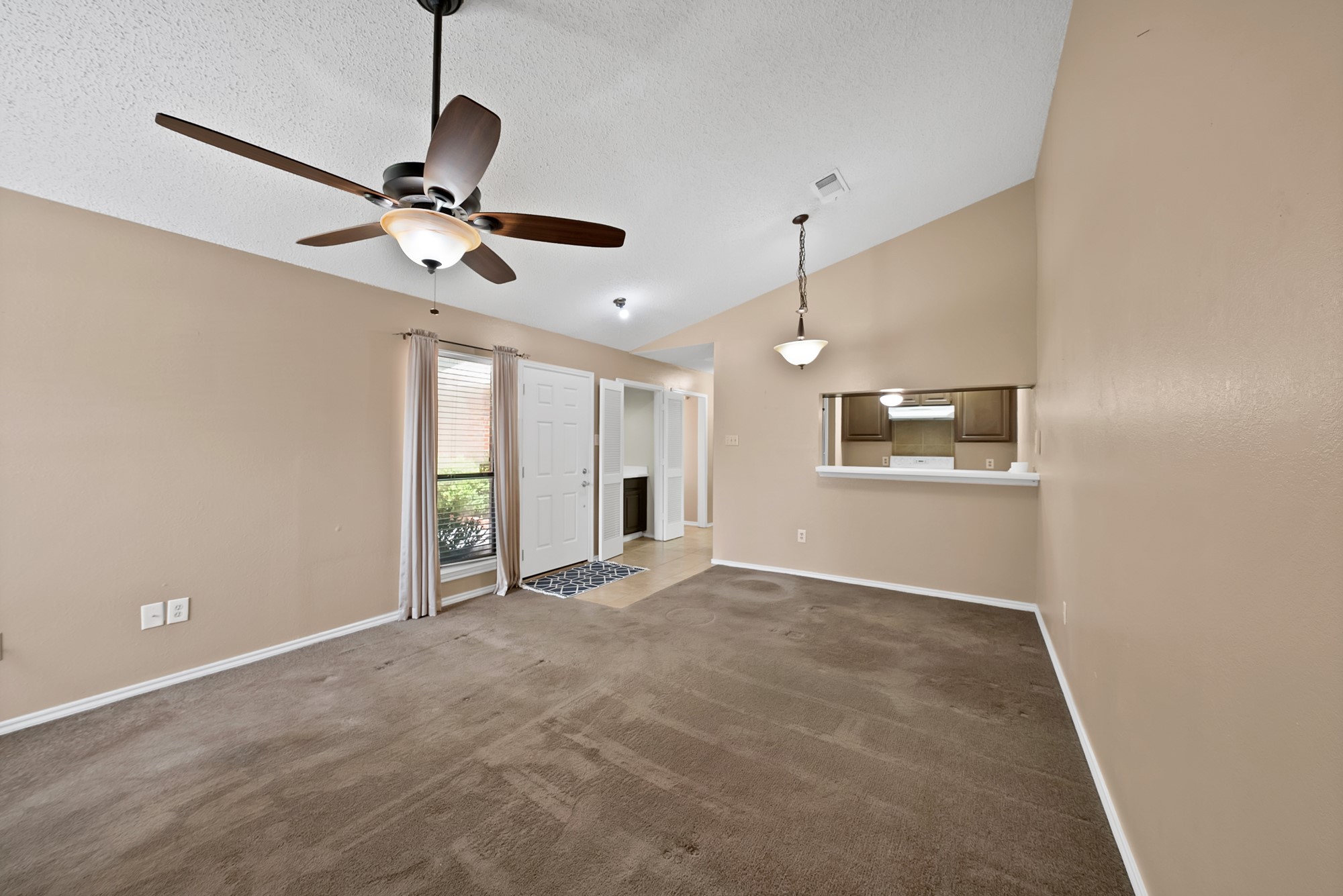 935 Cedarland Boulevard Arlington TX 76011