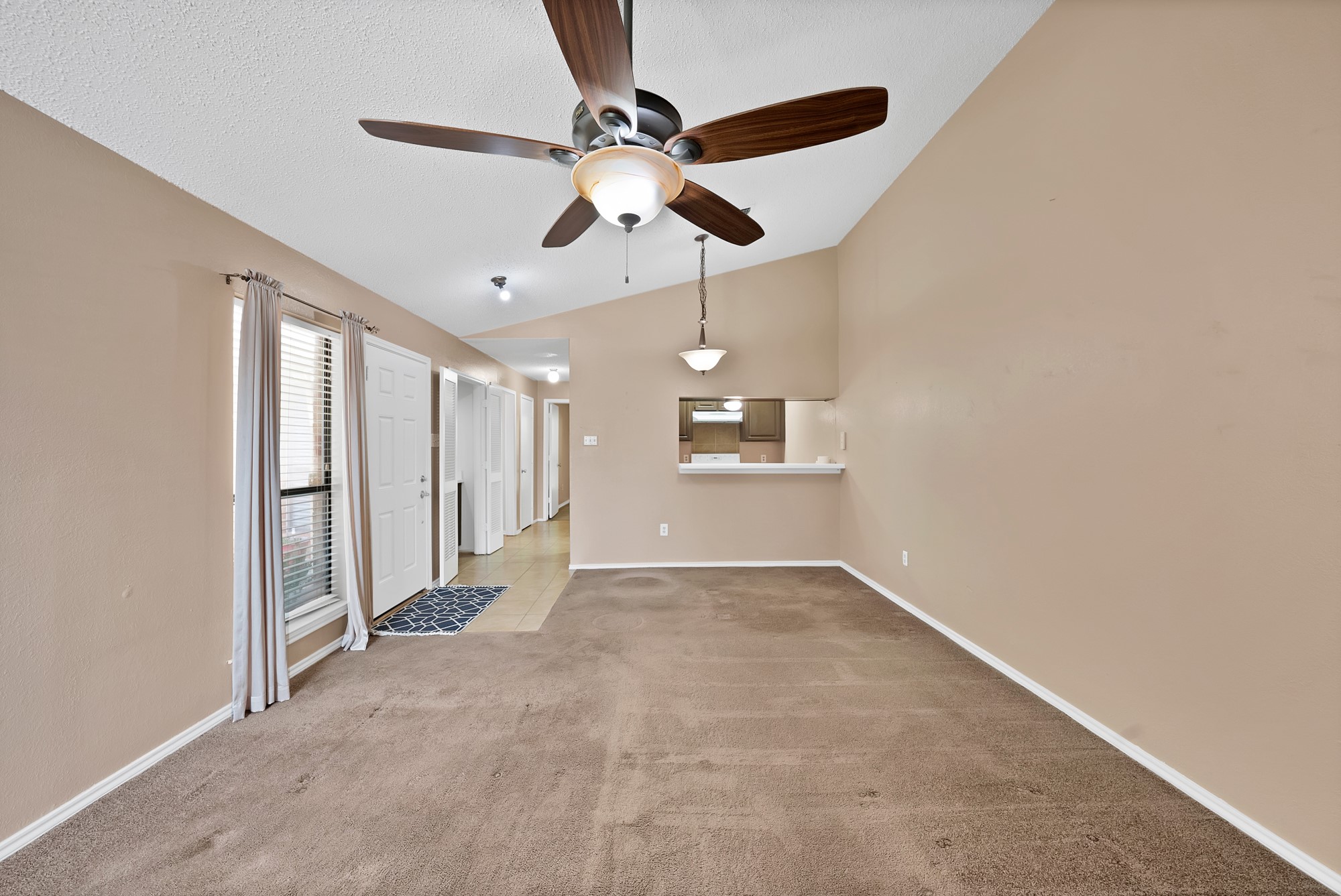 935 Cedarland Boulevard Arlington TX 76011