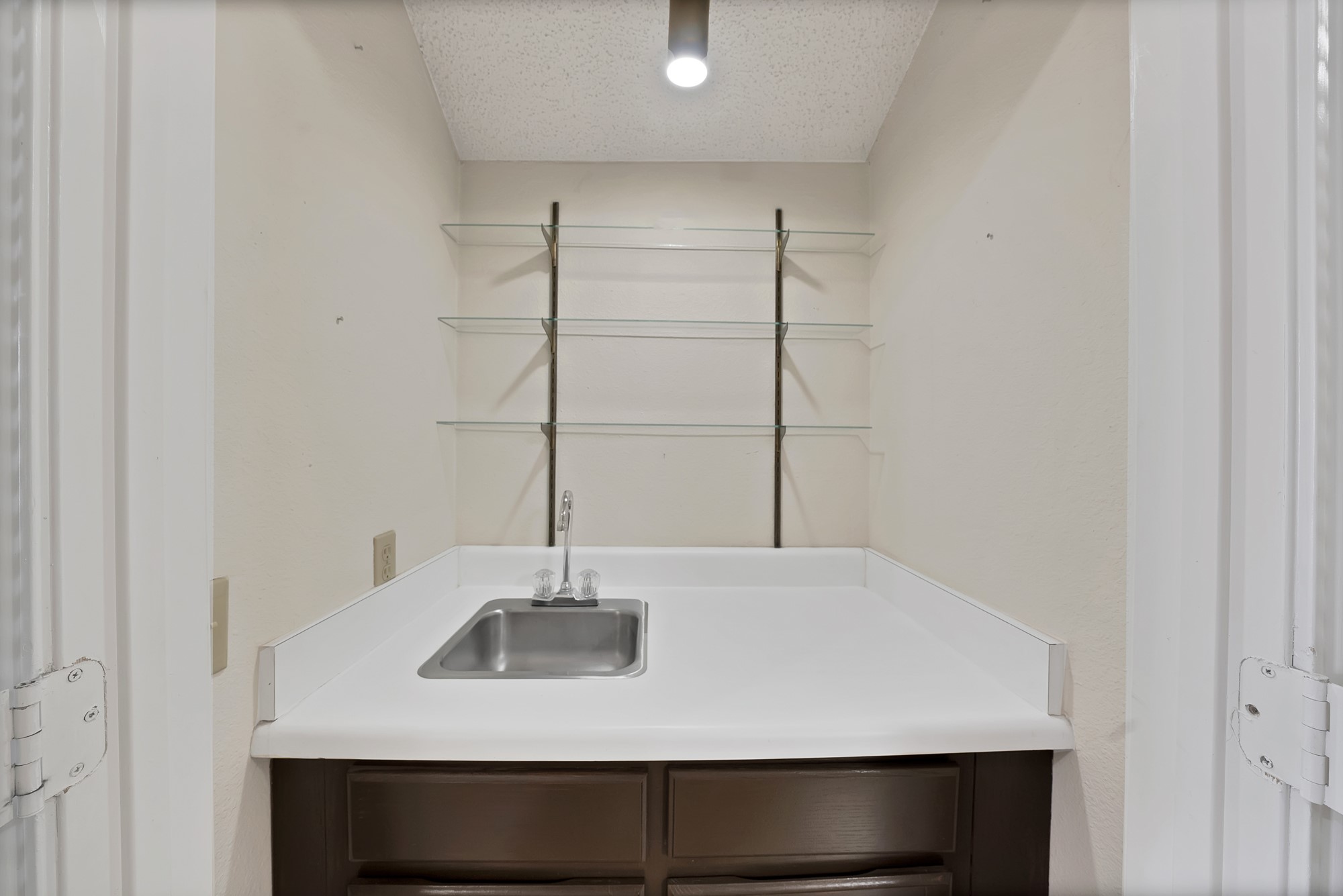 935 Cedarland Boulevard Arlington TX 76011
