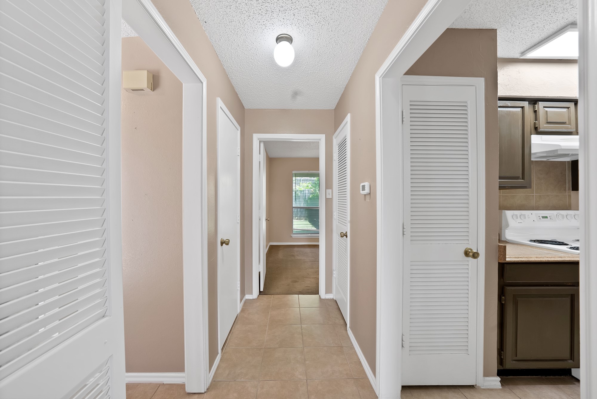 935 Cedarland Boulevard Arlington TX 76011
