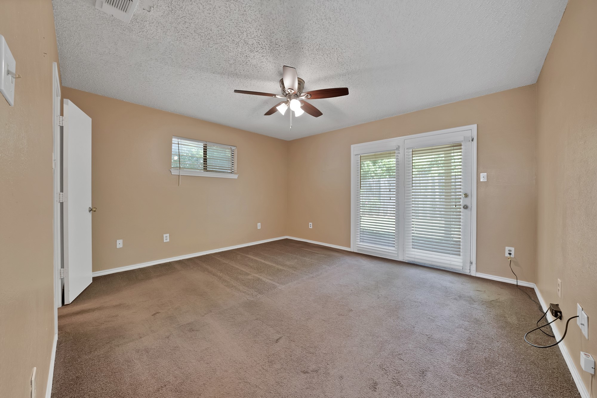 935 Cedarland Boulevard Arlington TX 76011