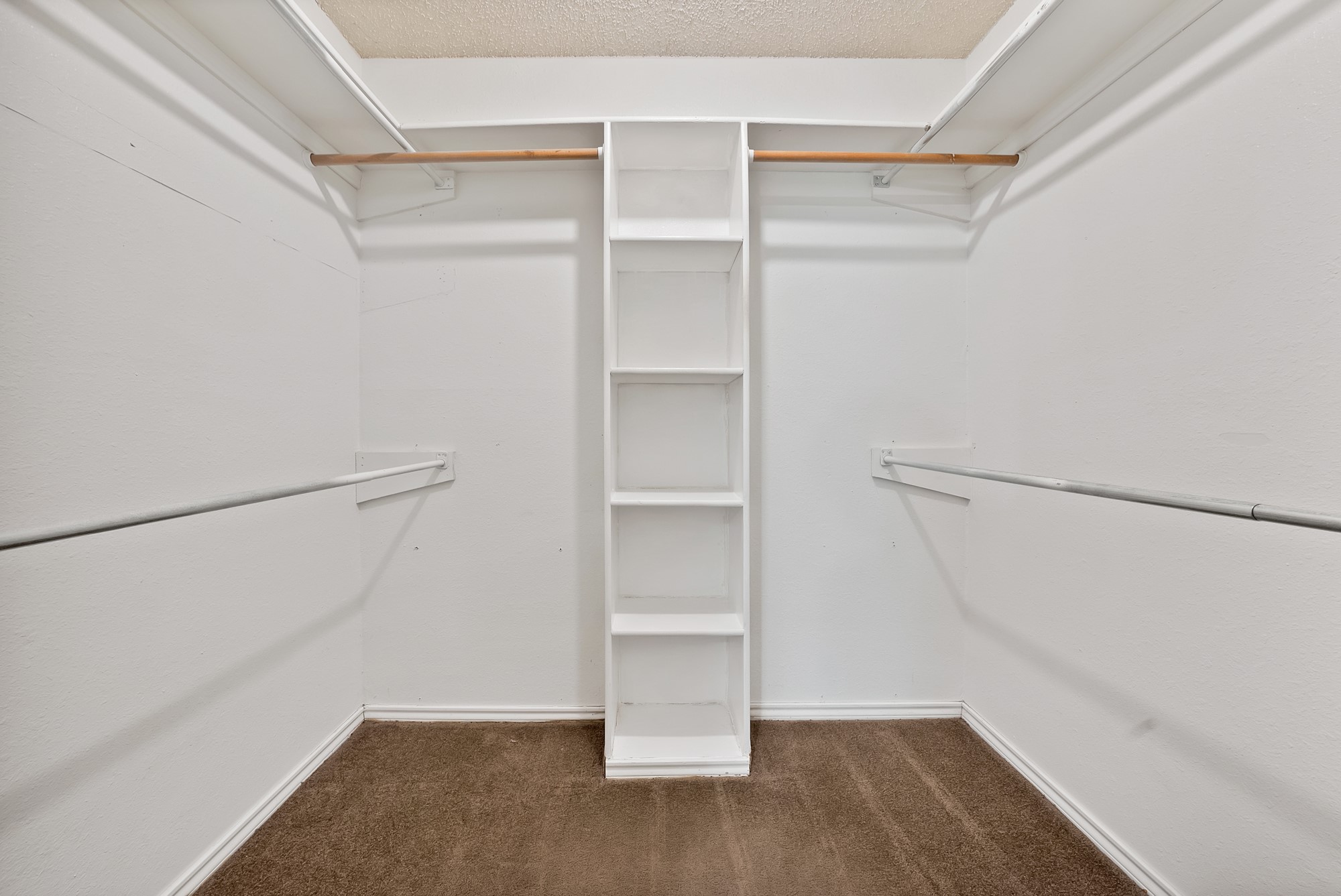 935 Cedarland Boulevard Arlington TX 76011