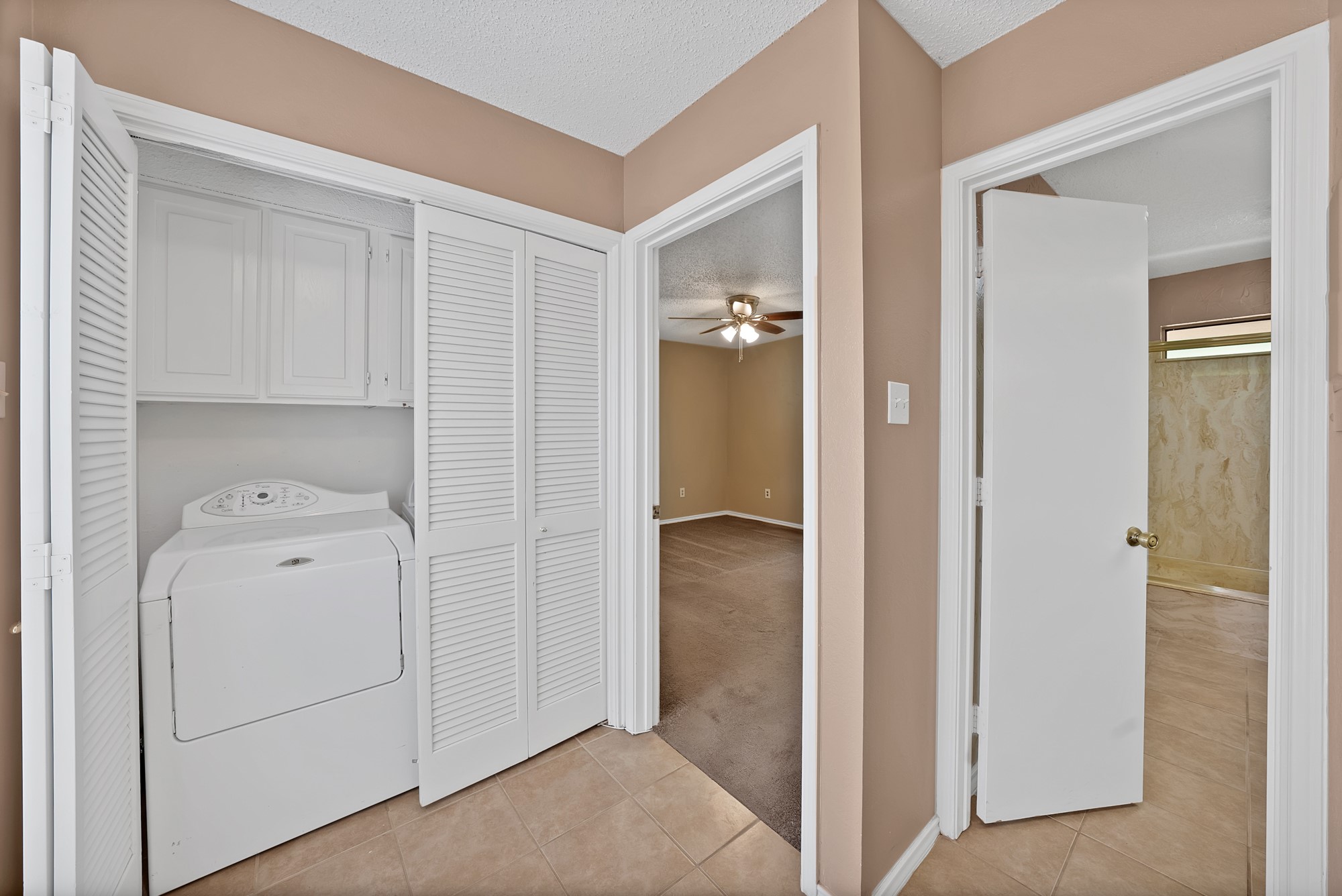 935 Cedarland Boulevard Arlington TX 76011