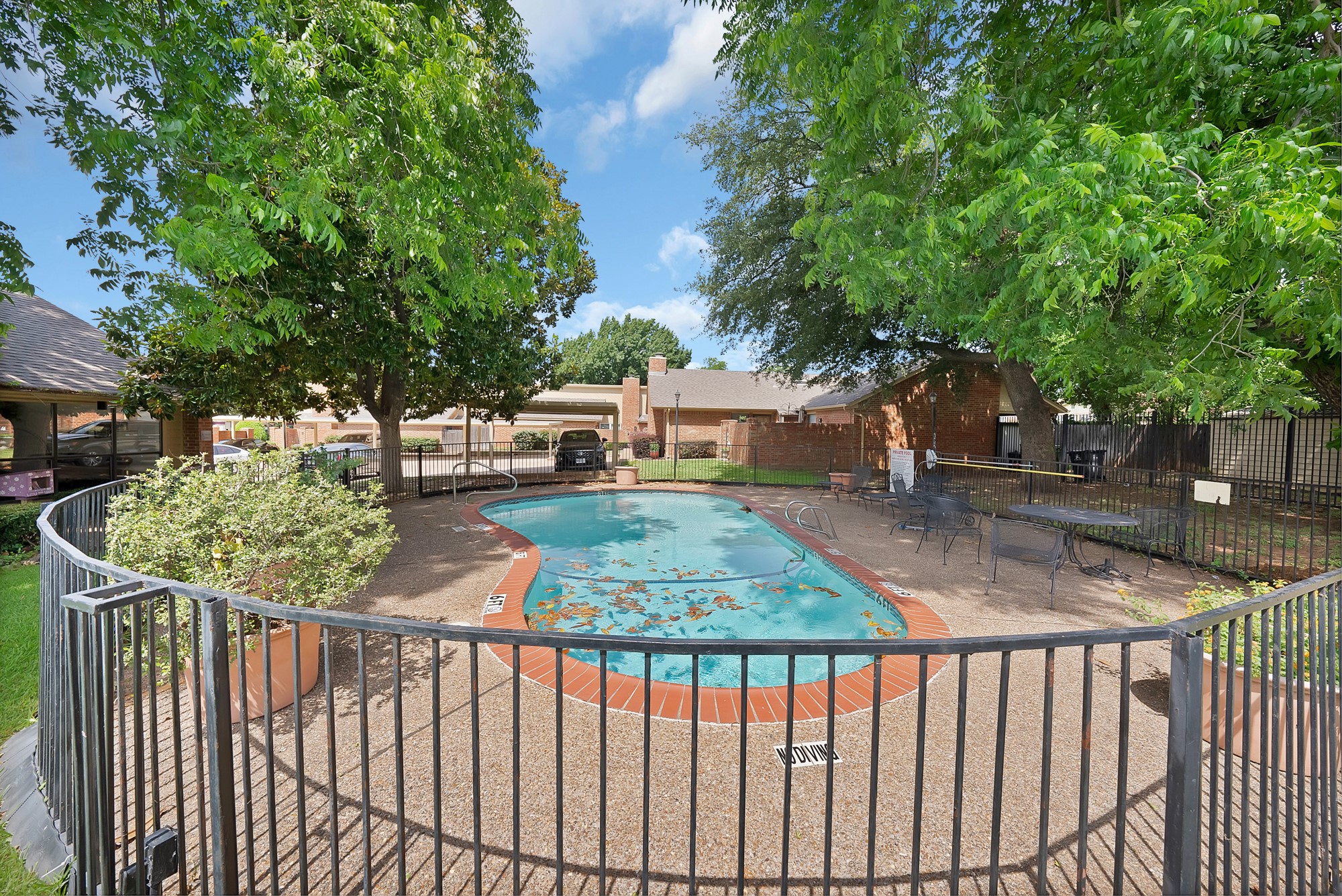 935 Cedarland Boulevard Arlington TX 76011