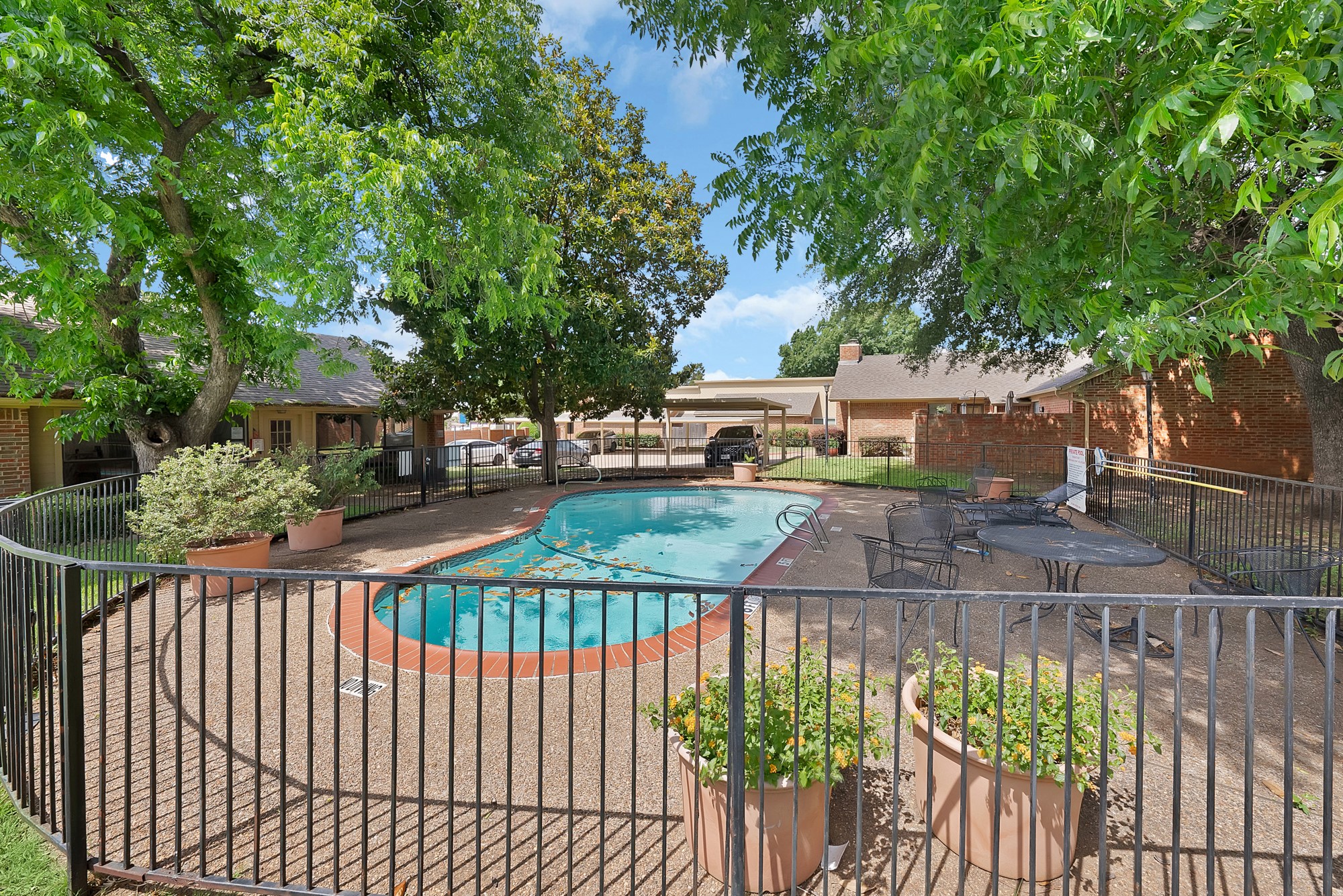 935 Cedarland Boulevard Arlington TX 76011