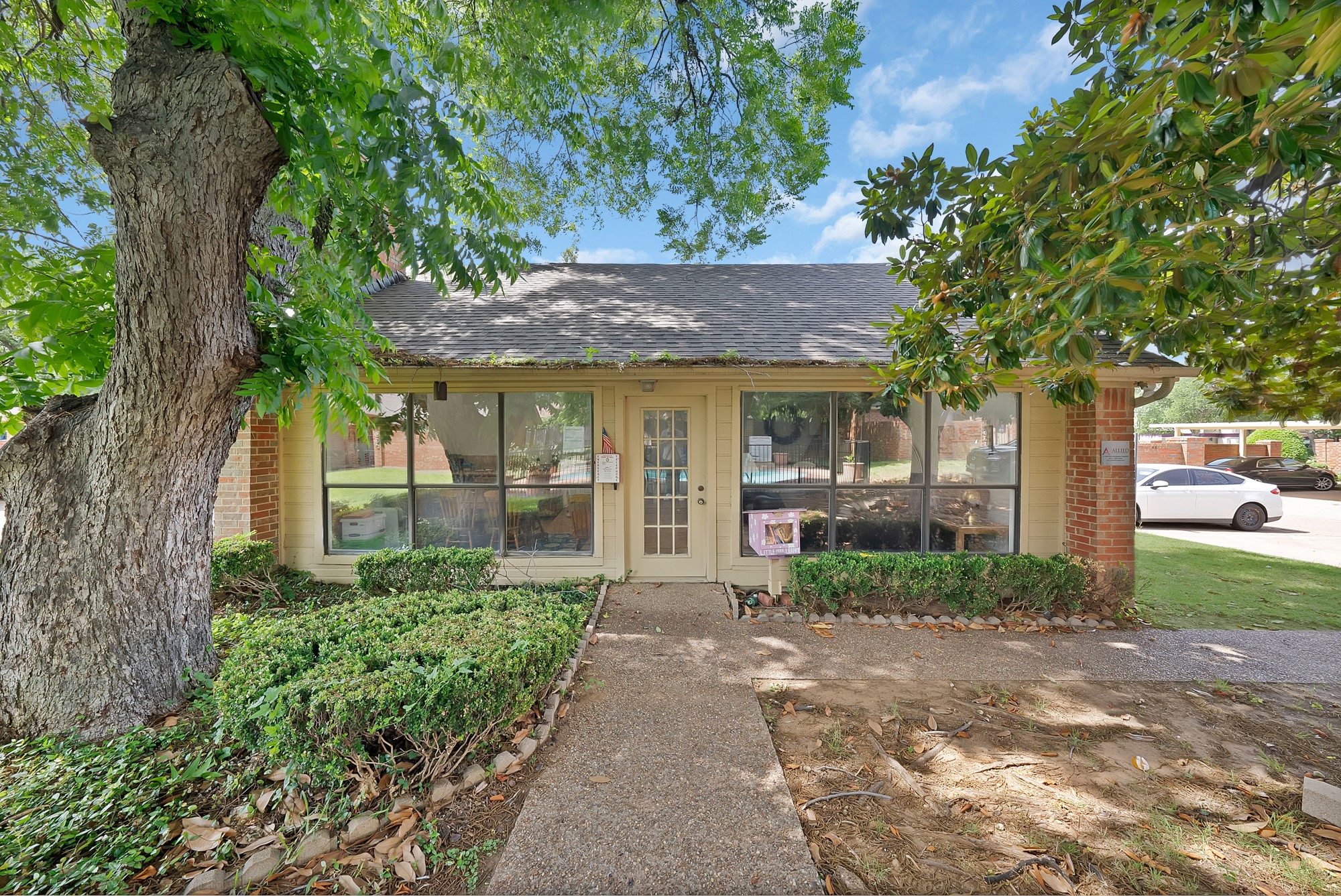 935 Cedarland Boulevard Arlington TX 76011