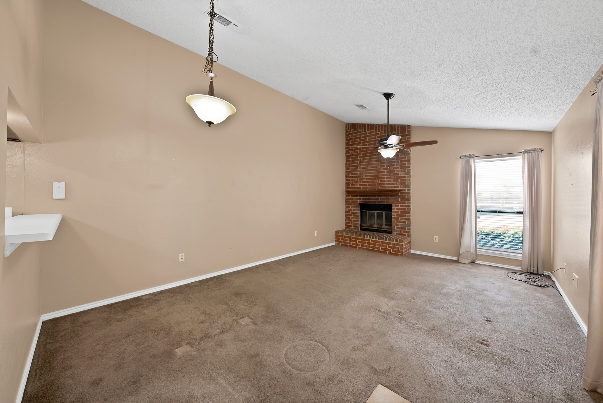 935 Cedarland Boulevard Arlington TX 76011