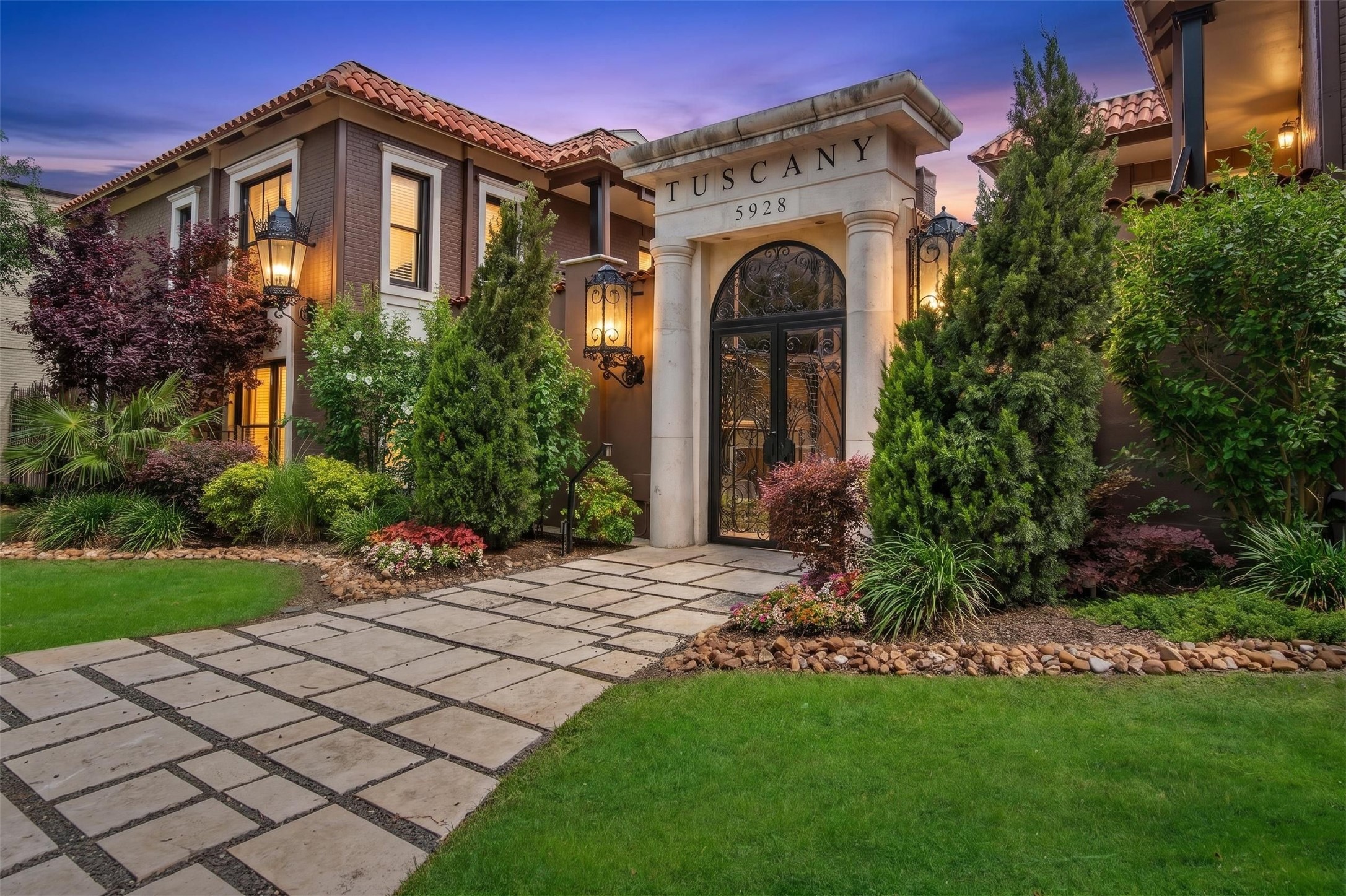 5928 Sandhurst Lane Dallas TX 75206
