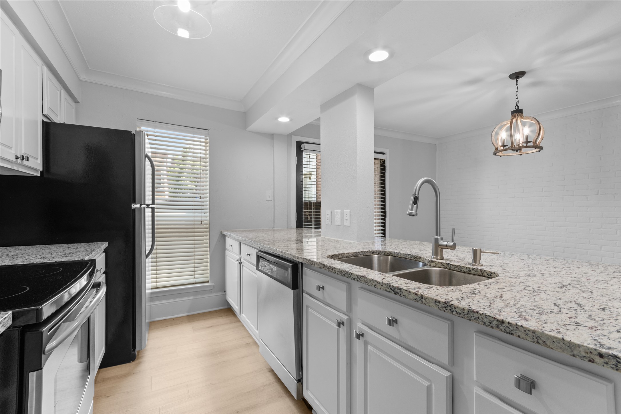 5928 Sandhurst Lane Dallas TX 75206